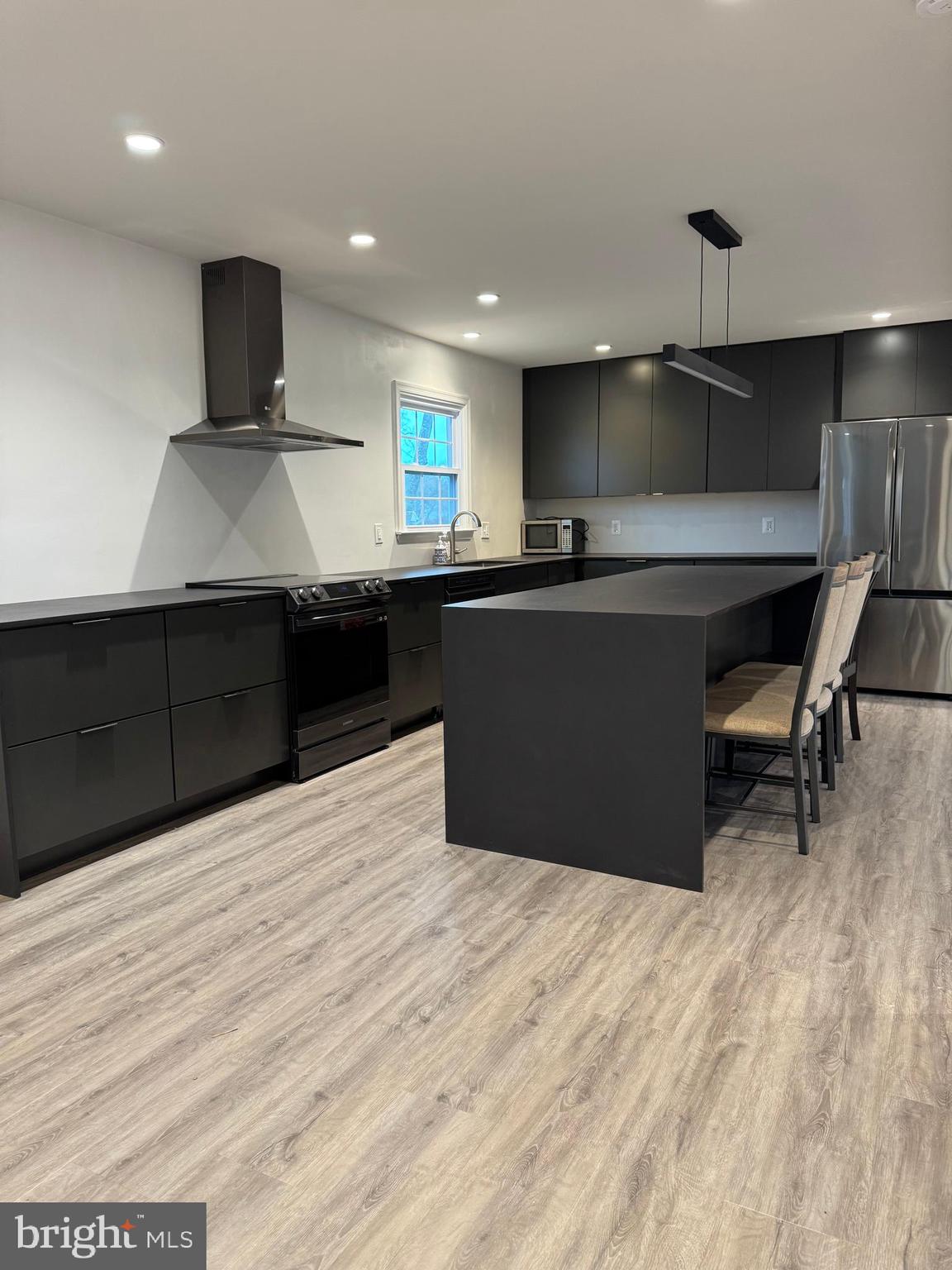 POPLAR TREE - Residential Lease