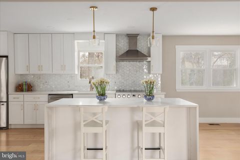 Homes For Sale - 1002 Kerge Court<br/> VIENNA, VA 22180