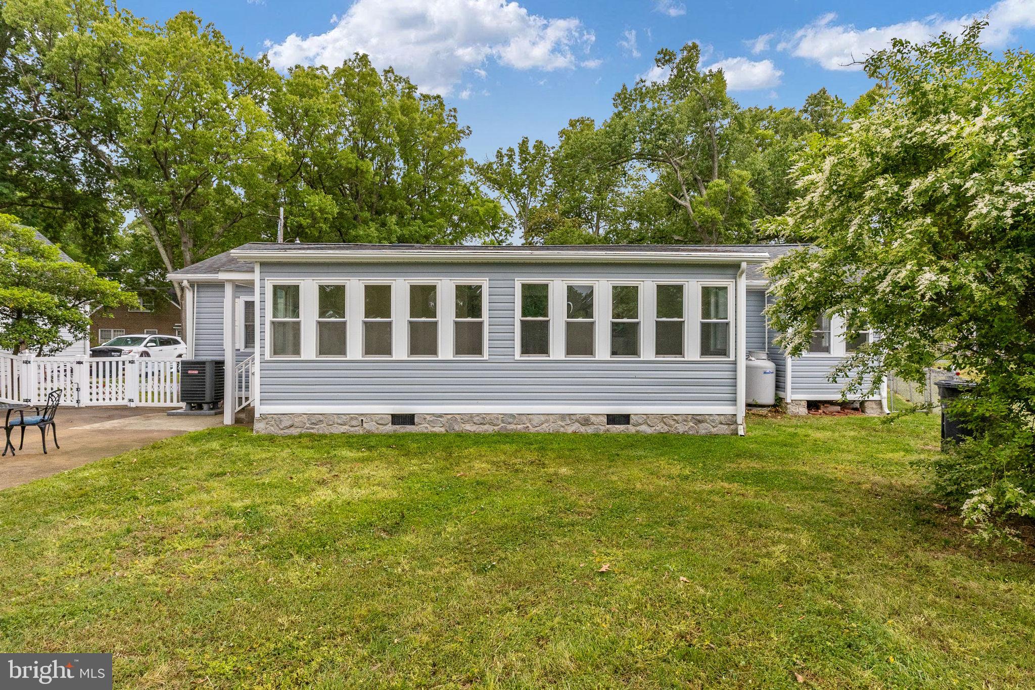 315 LAWRENCE LANE
