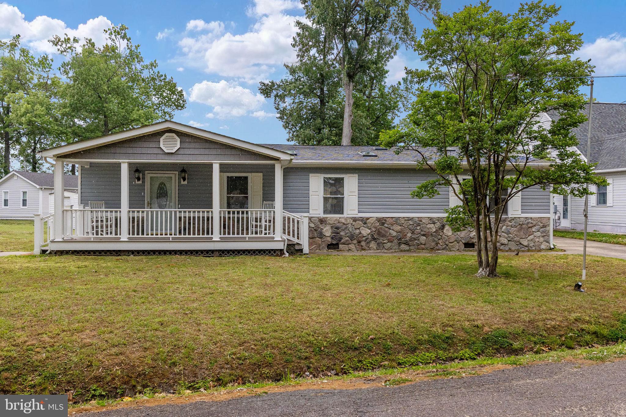 315 LAWRENCE LANE