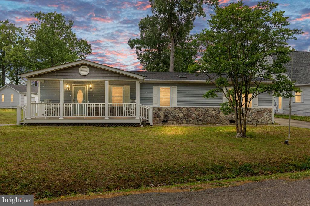 Photo of 315 Lawrence Lane, COLONIAL BEACH, VA 22443 (MLS # VAWE2010944)