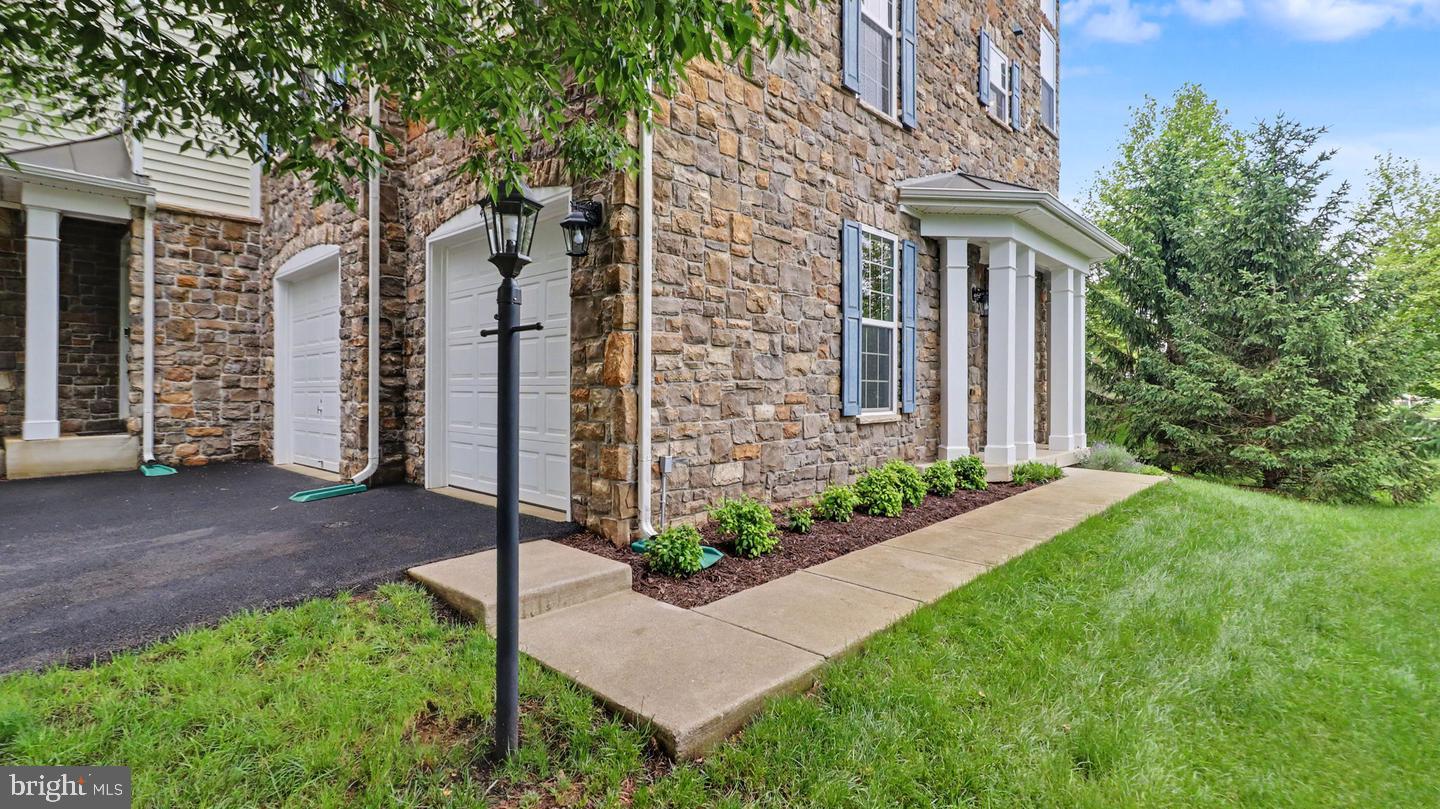 42371 TRELLIS SQUARE