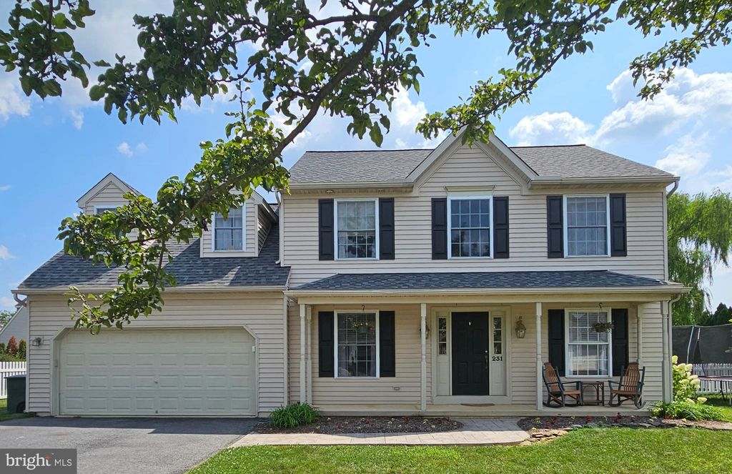 Photo of 231 DEERFIELD LN, LITITZ, PA 17543 (MLS # PALA2039082)