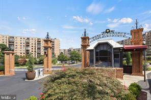 Photo of 8380 Greensboro Drive #625, MCLEAN, VA 22102 (MLS # VAFX2341060)