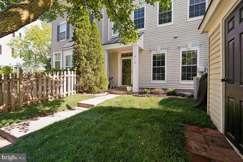 Photo of 816 Estuary Drive, ODENTON, MD 21113 (MLS # MDAA2145598)
