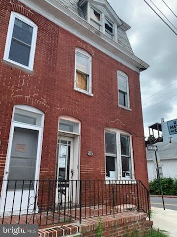 Large house with a lot of possibilities. Great investment opportunity or a nice family house. Requires major renovations. 1031 exchange.