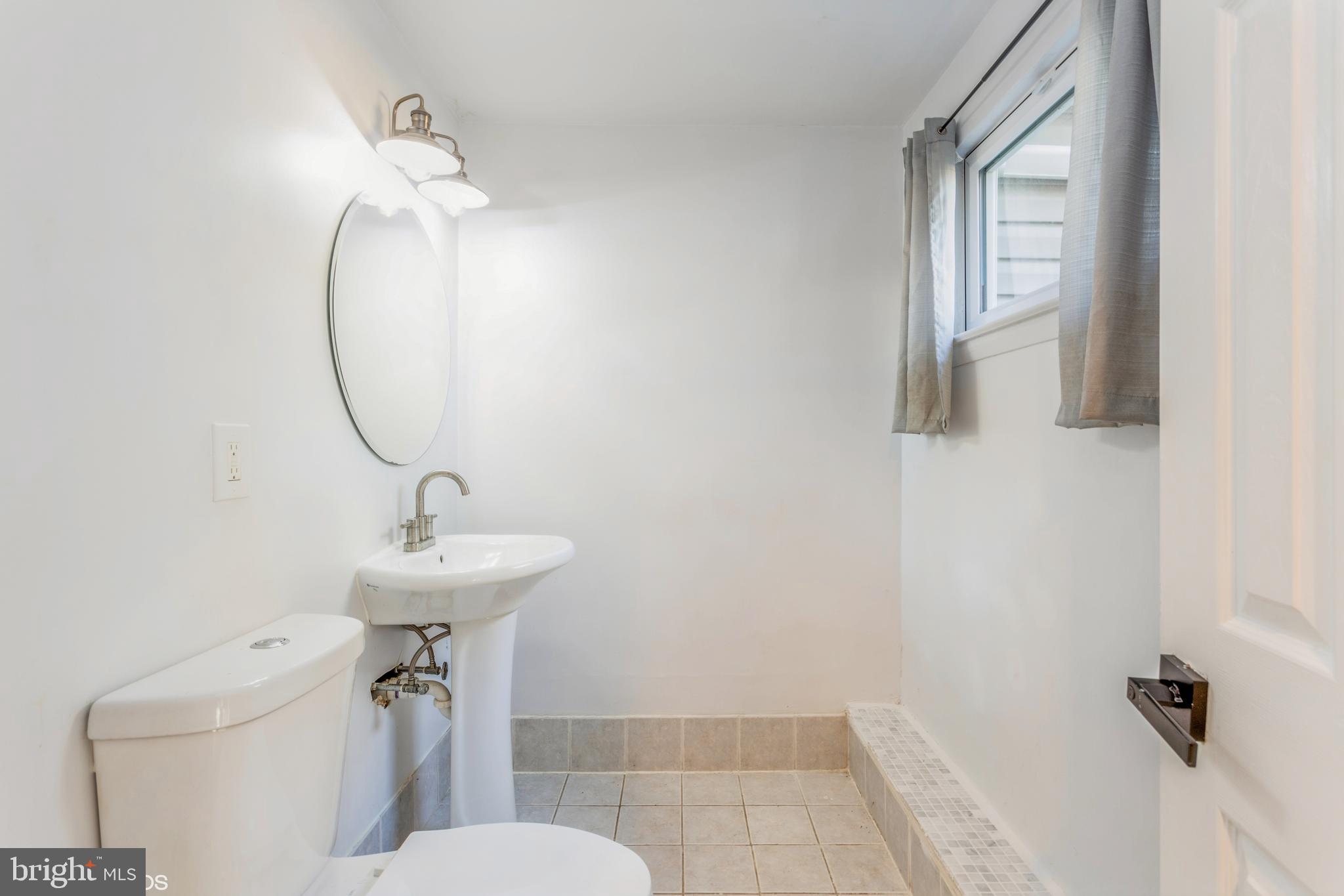 IMPERIAL GARDENS - Residential Lease