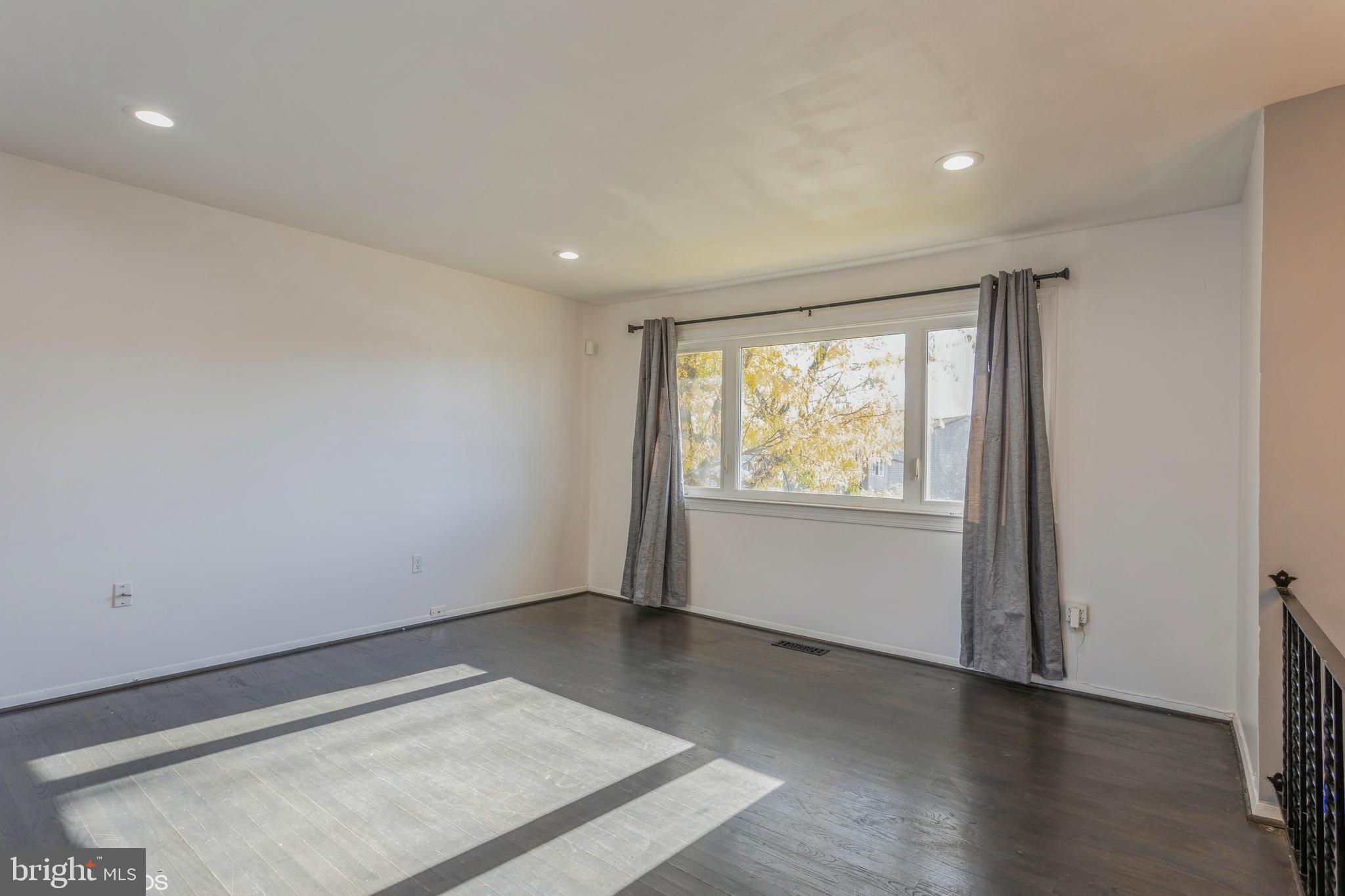 IMPERIAL GARDENS - Residential Lease