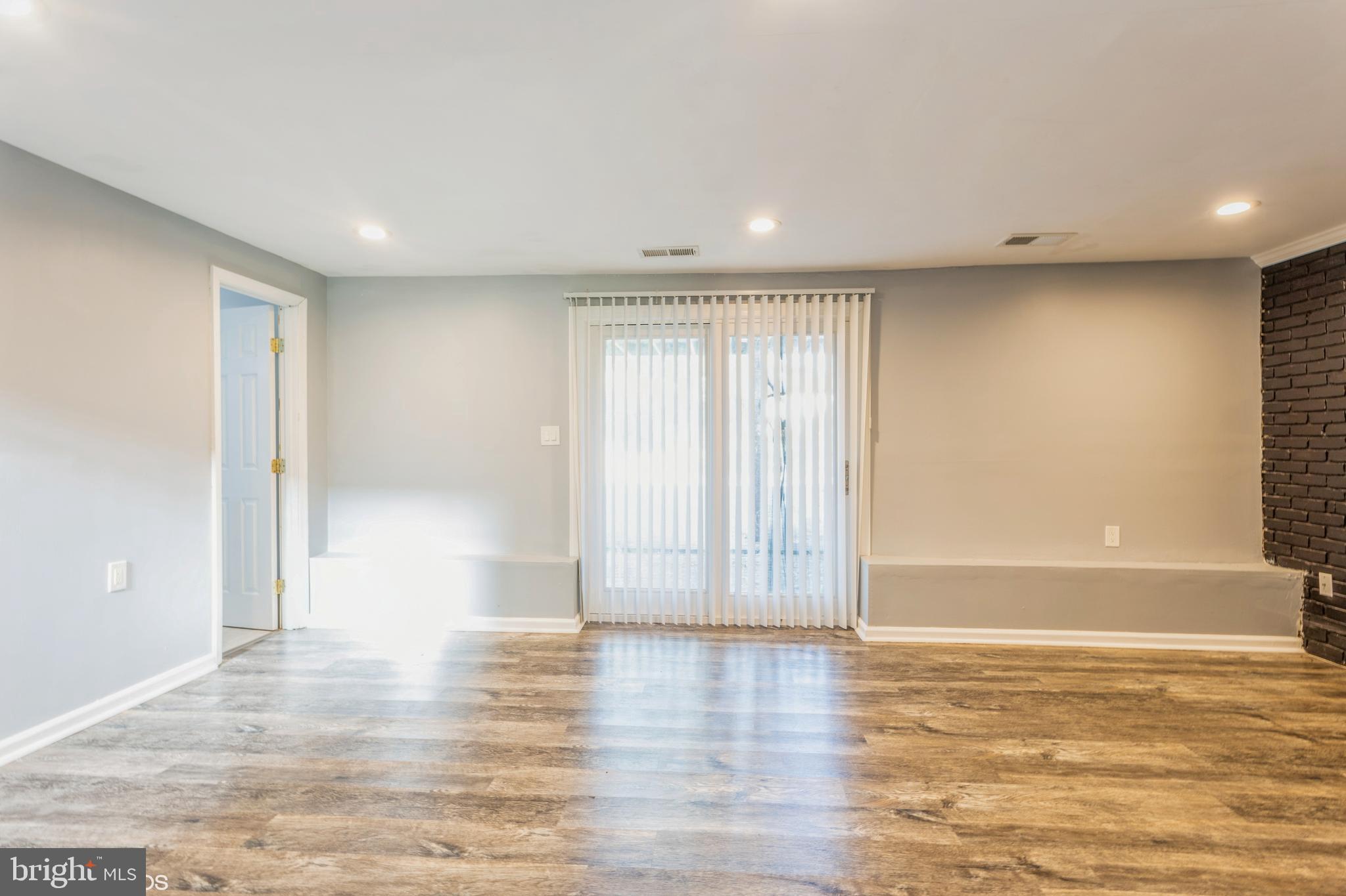 IMPERIAL GARDENS - Residential Lease