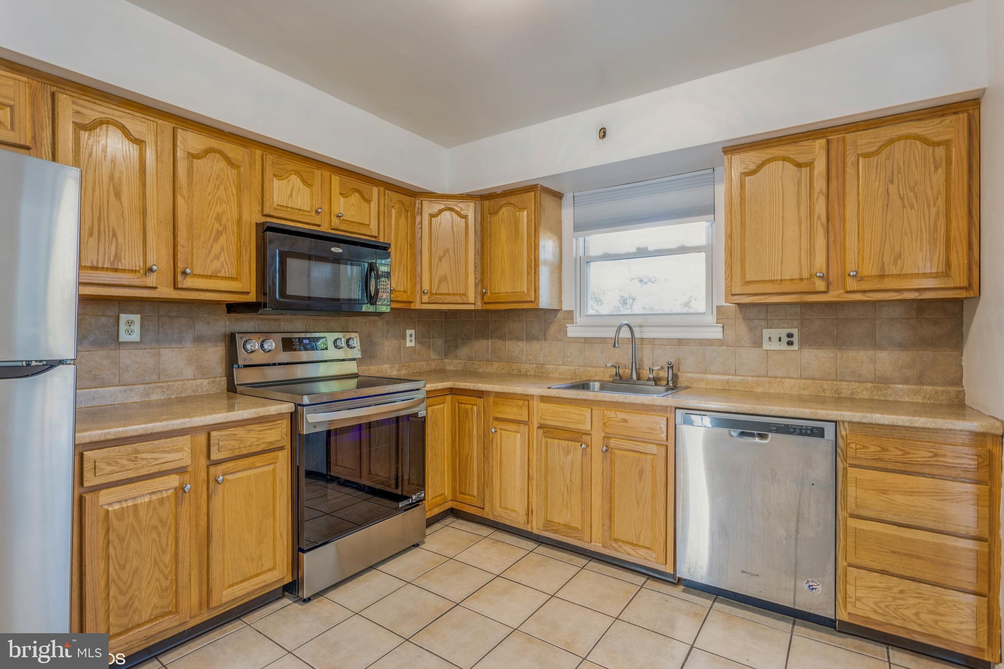 IMPERIAL GARDENS - Residential Lease