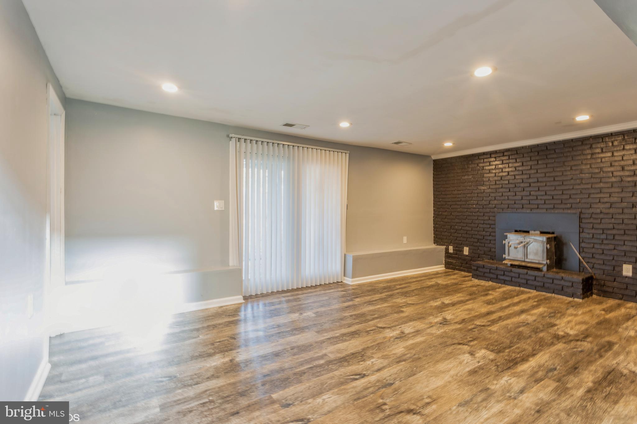 IMPERIAL GARDENS - Residential Lease