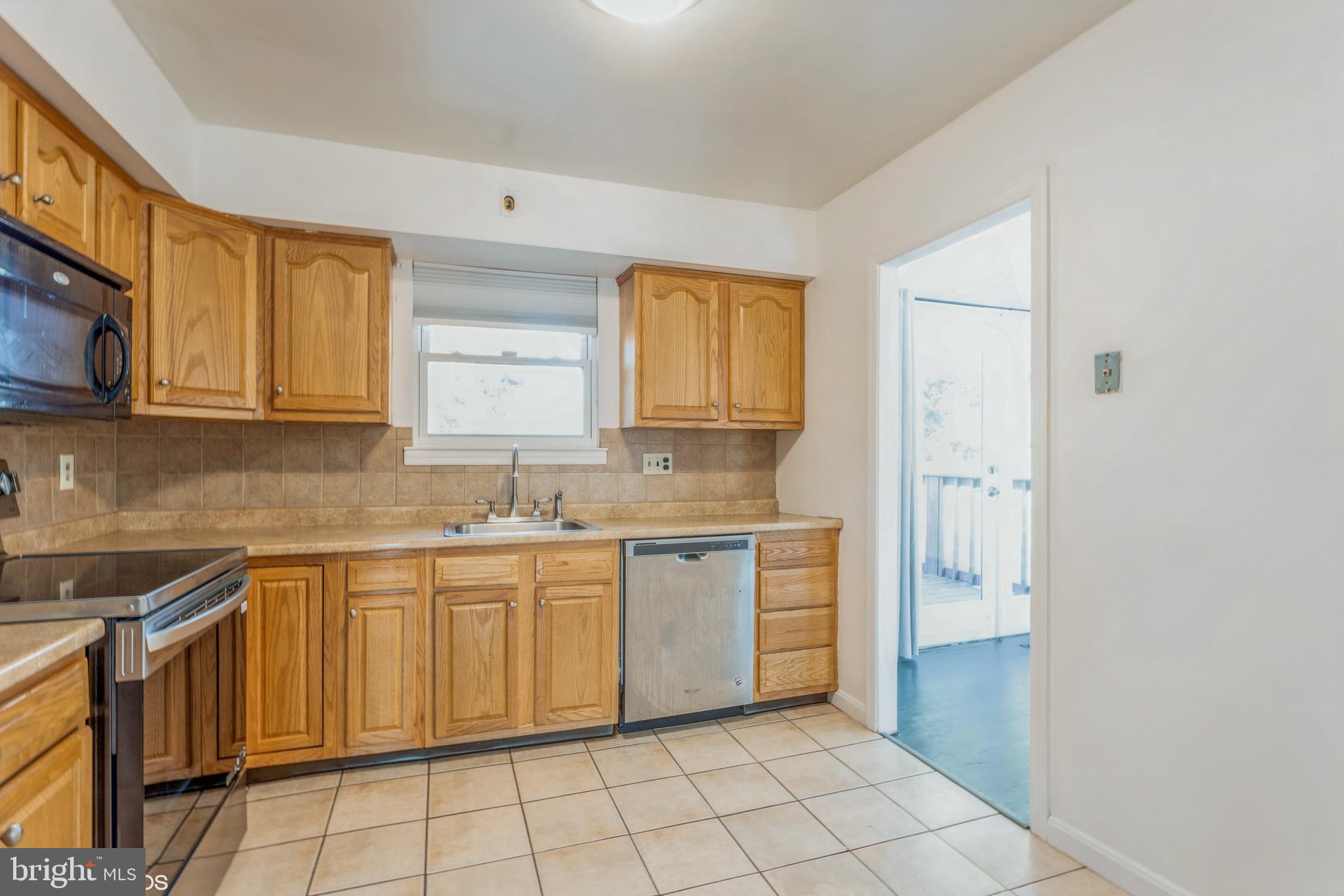 IMPERIAL GARDENS - Residential Lease