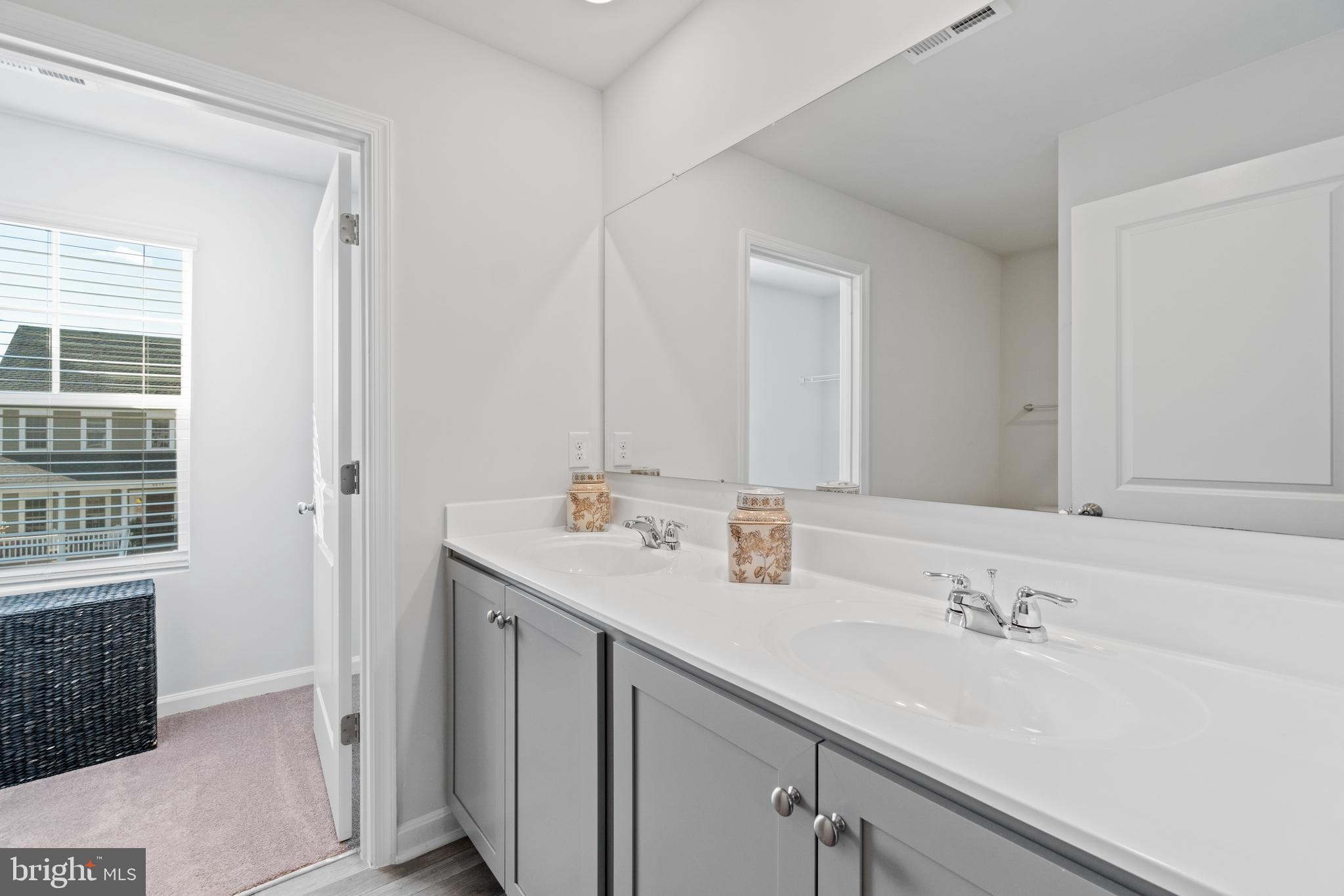 LADYSMITH VILLAGE - Residential