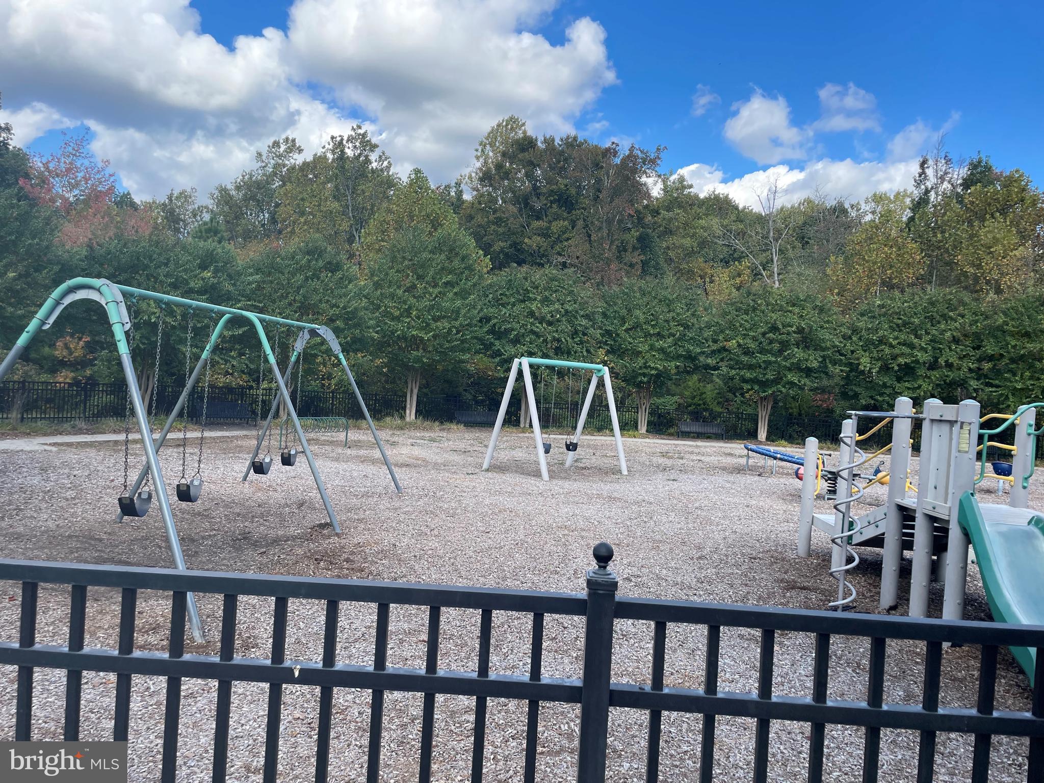 LADYSMITH VILLAGE - Residential