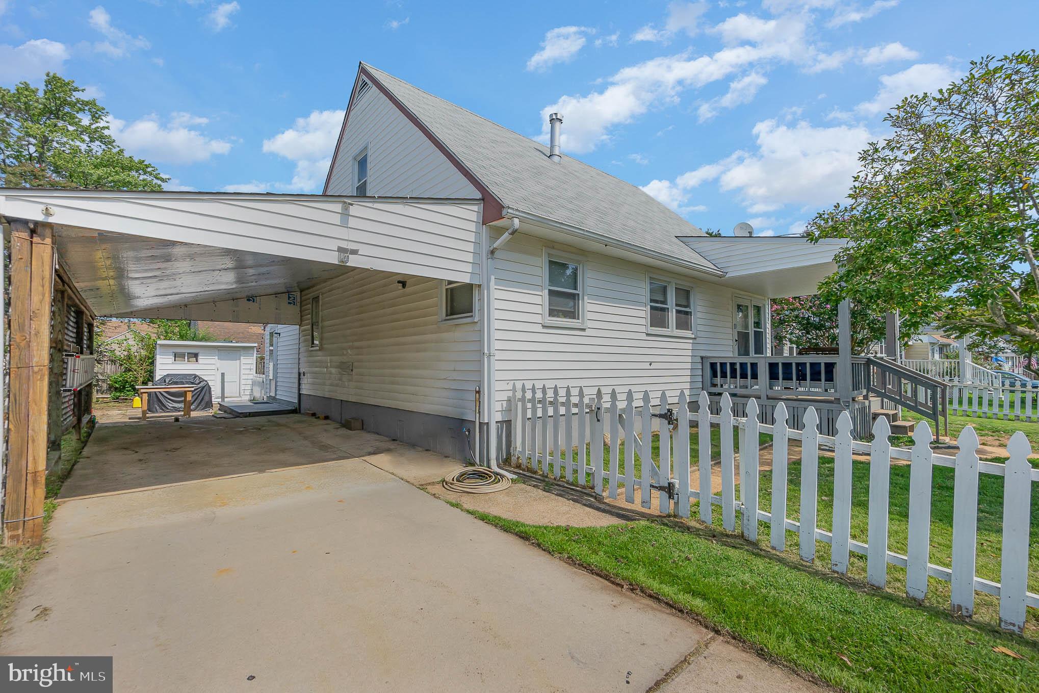 ESSEX/MIDDLE RIVER - Residential