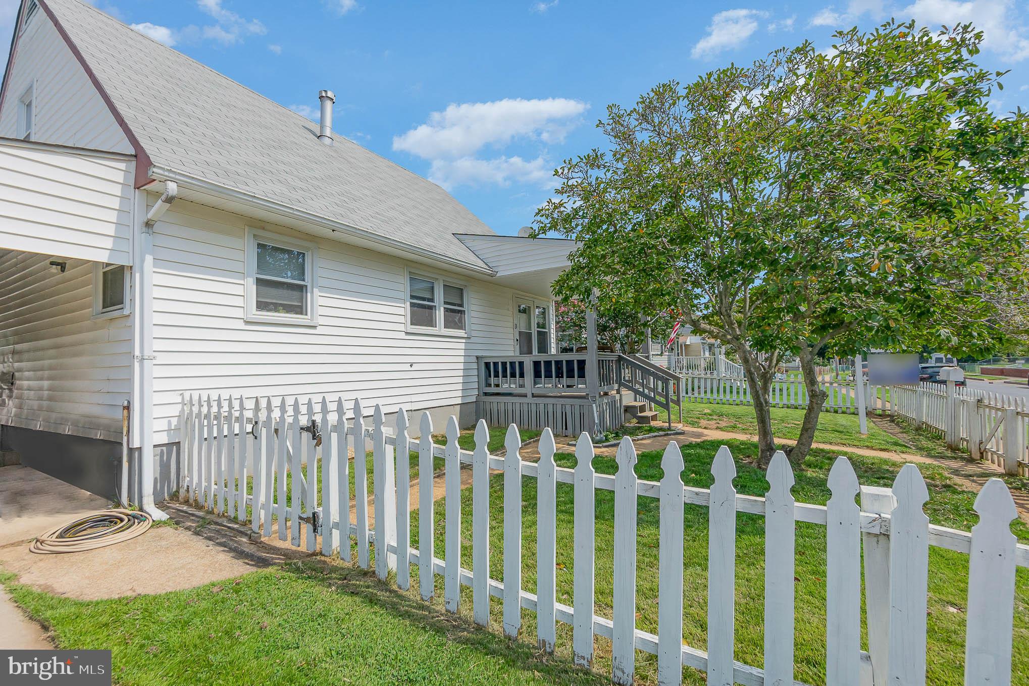 ESSEX/MIDDLE RIVER - Residential