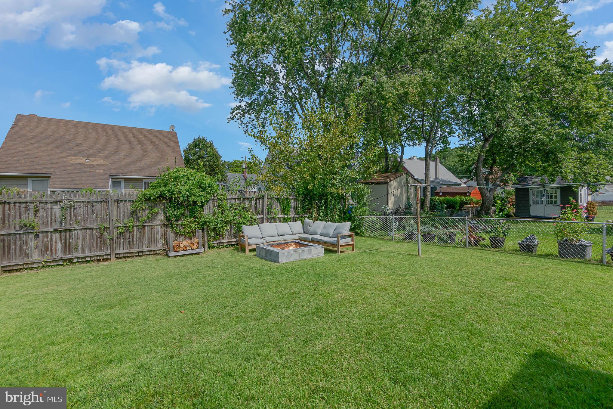 ESSEX/MIDDLE RIVER - Residential