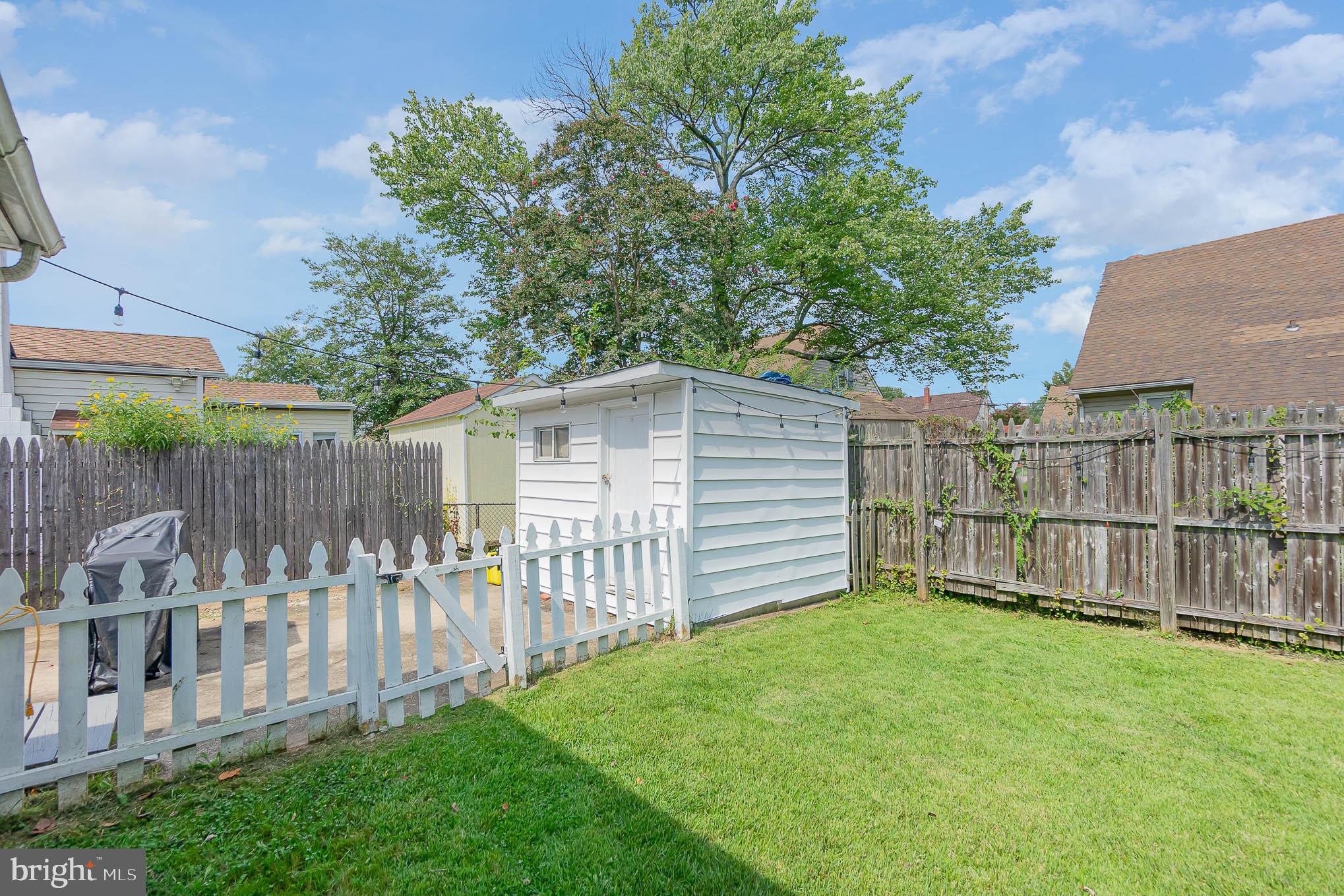 ESSEX/MIDDLE RIVER - Residential