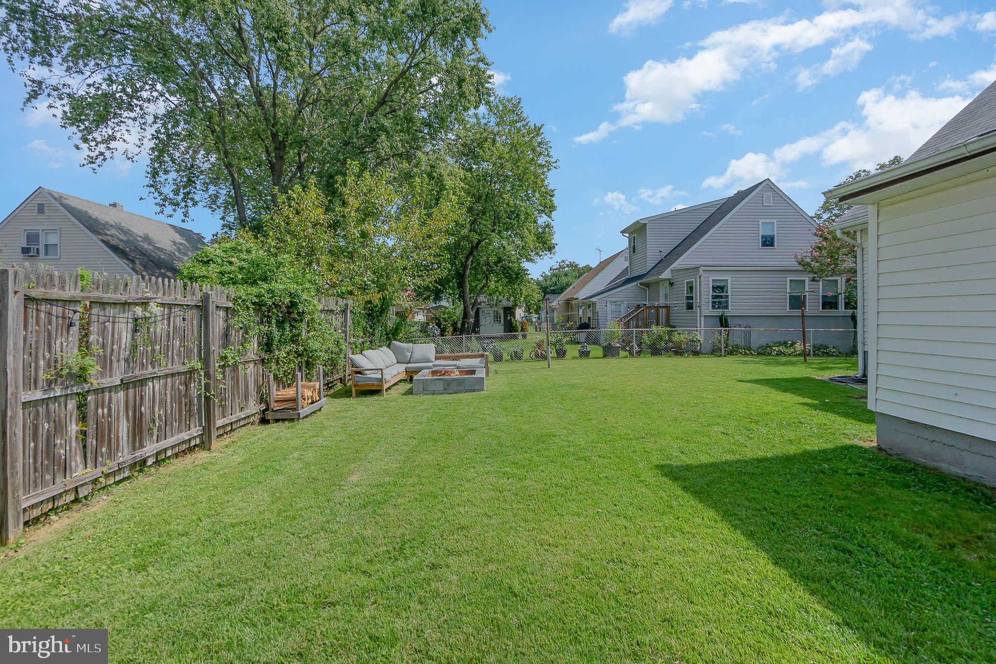 ESSEX/MIDDLE RIVER - Residential