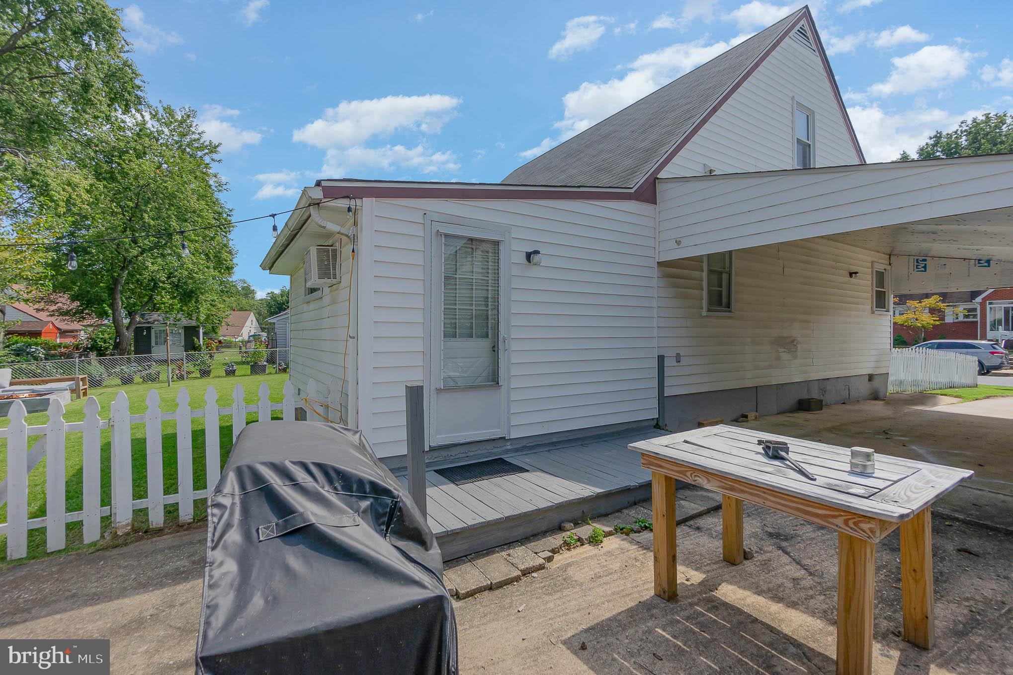 ESSEX/MIDDLE RIVER - Residential