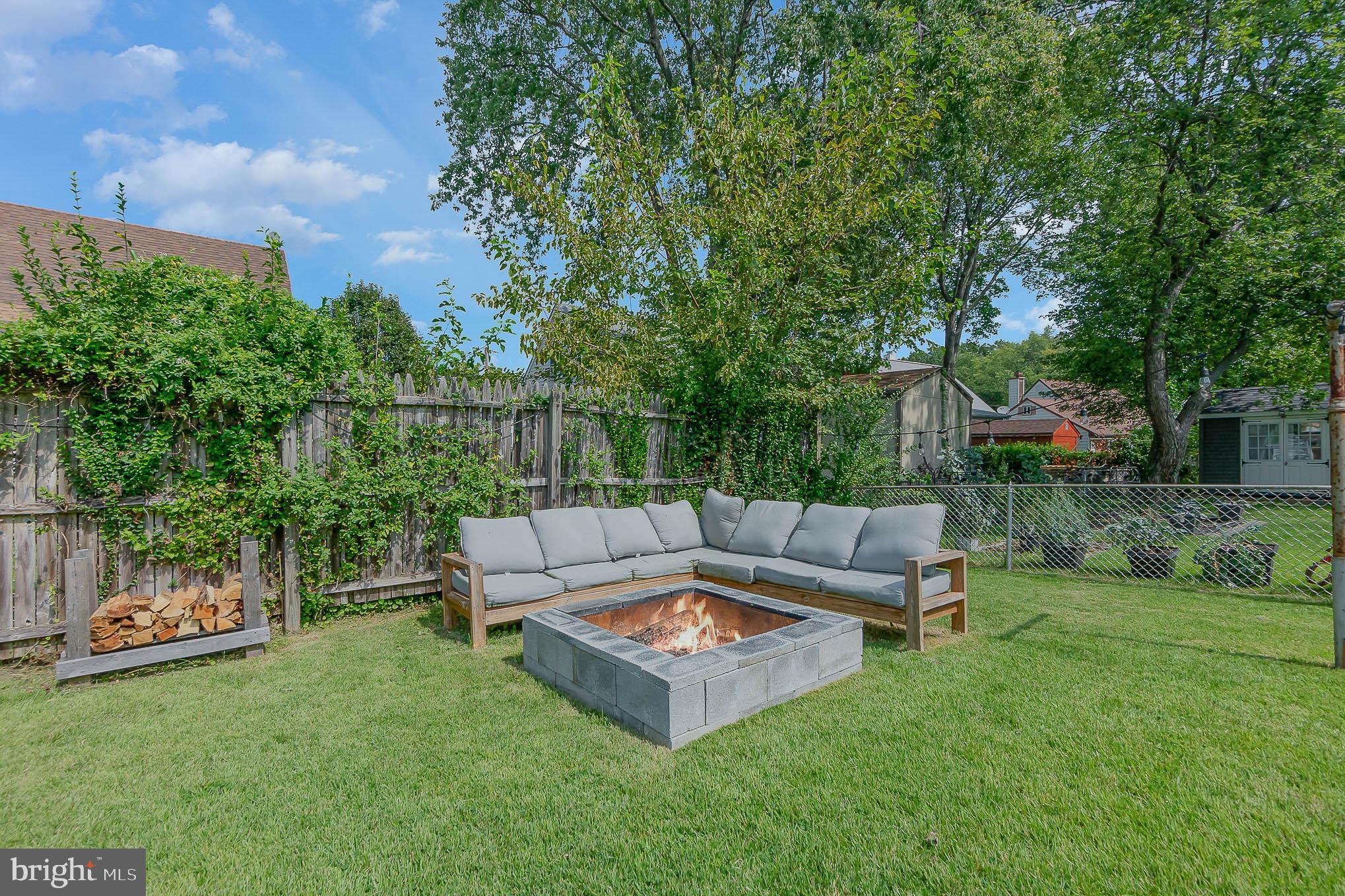 ESSEX/MIDDLE RIVER - Residential