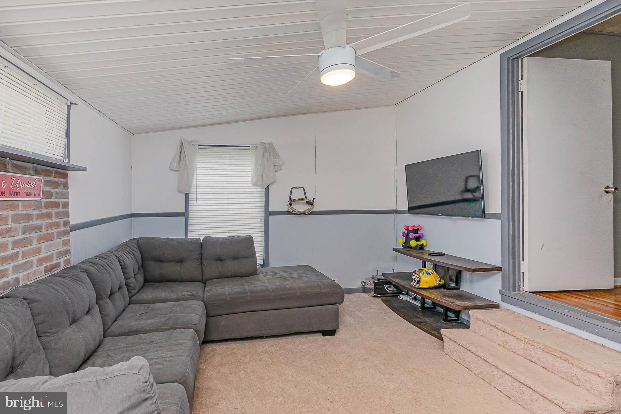 ESSEX/MIDDLE RIVER - Residential