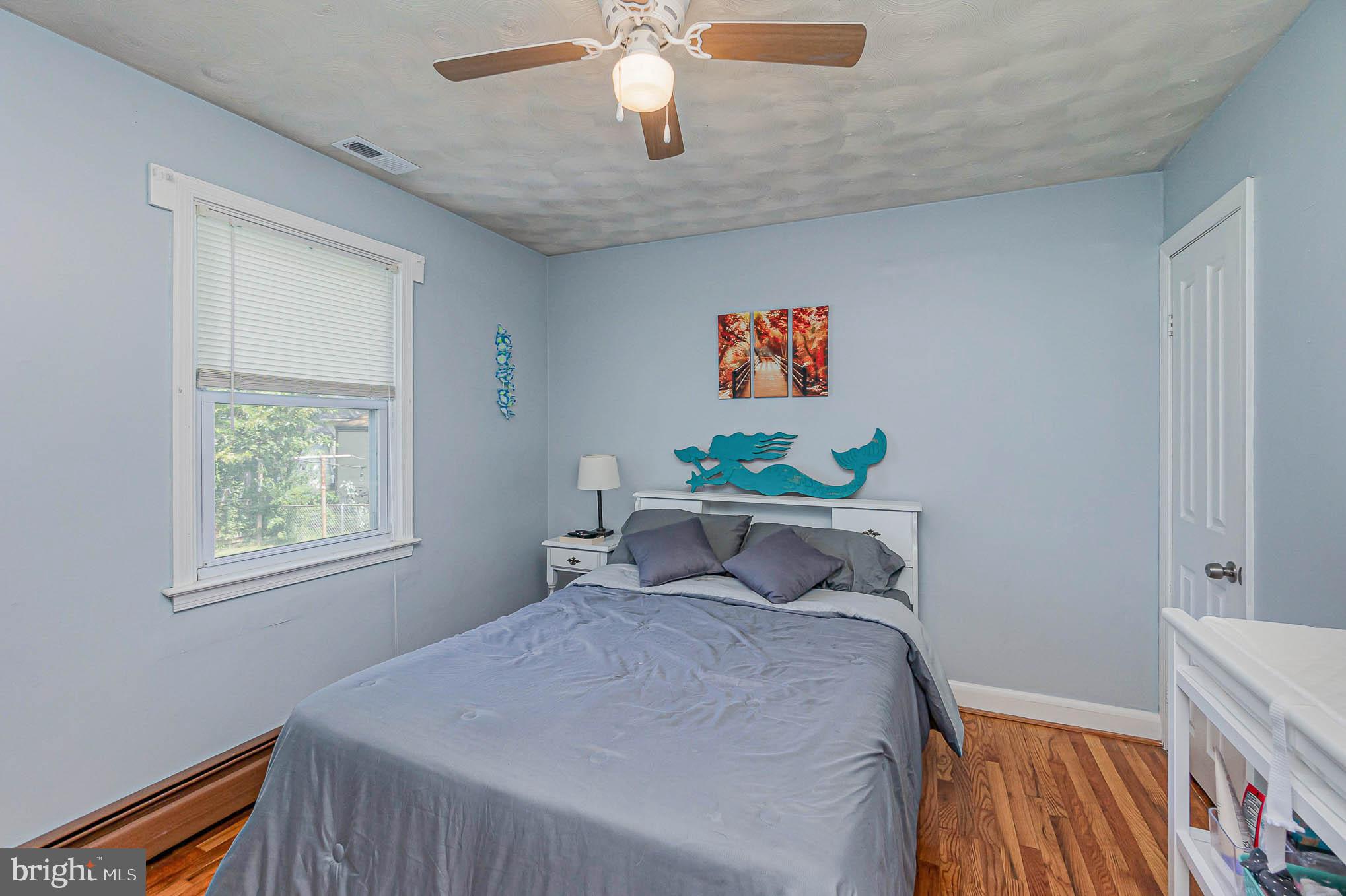 ESSEX/MIDDLE RIVER - Residential