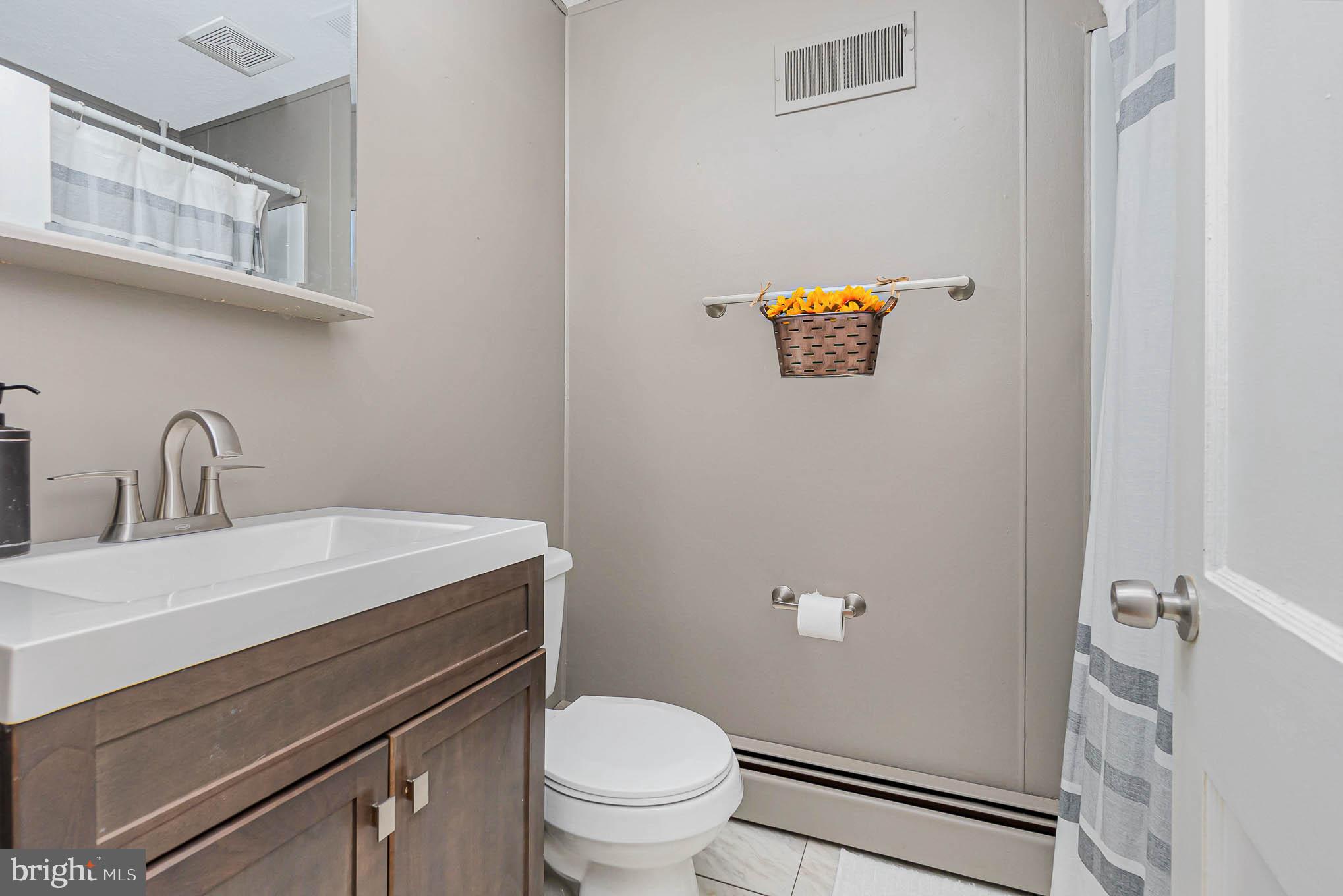 ESSEX/MIDDLE RIVER - Residential