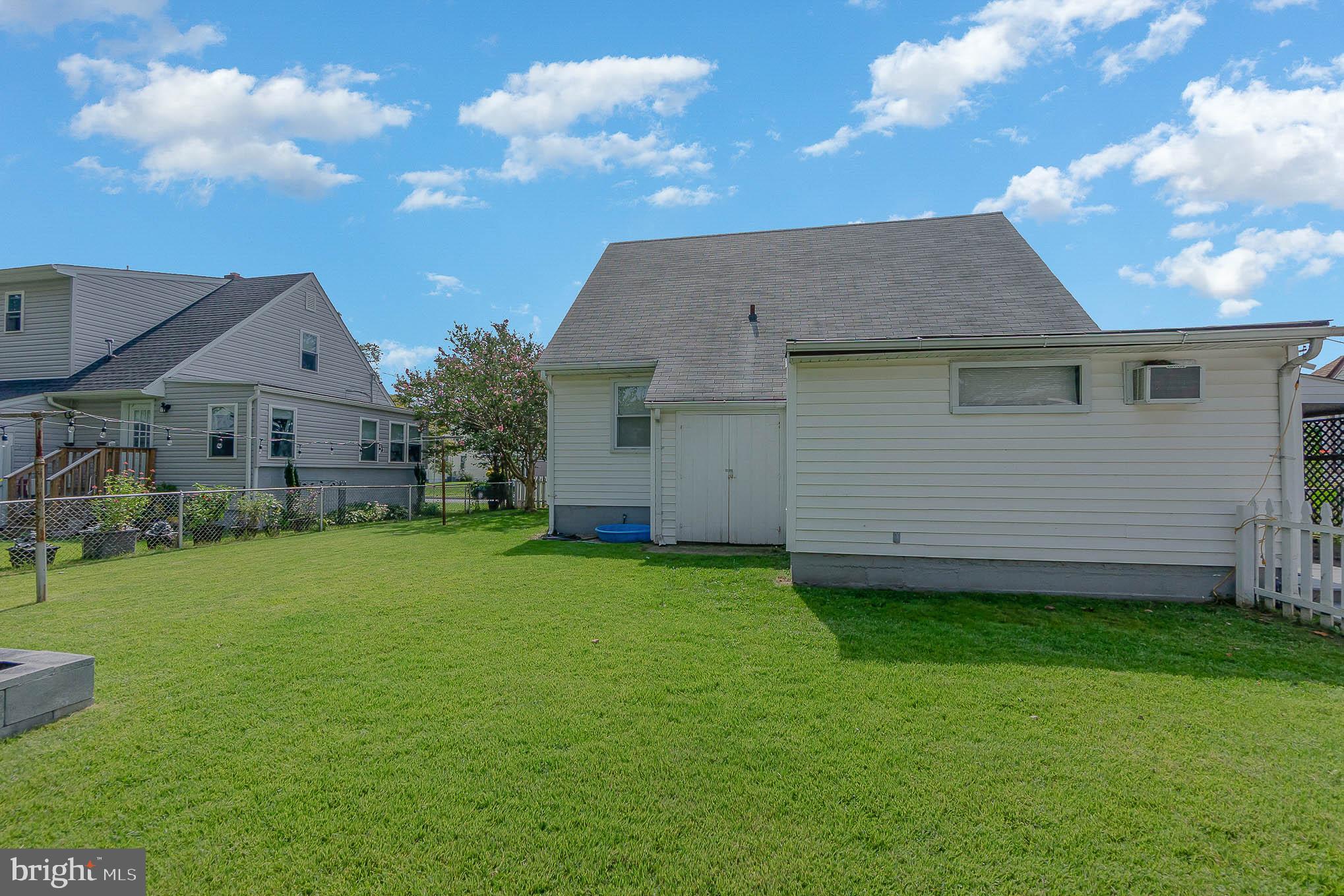 ESSEX/MIDDLE RIVER - Residential