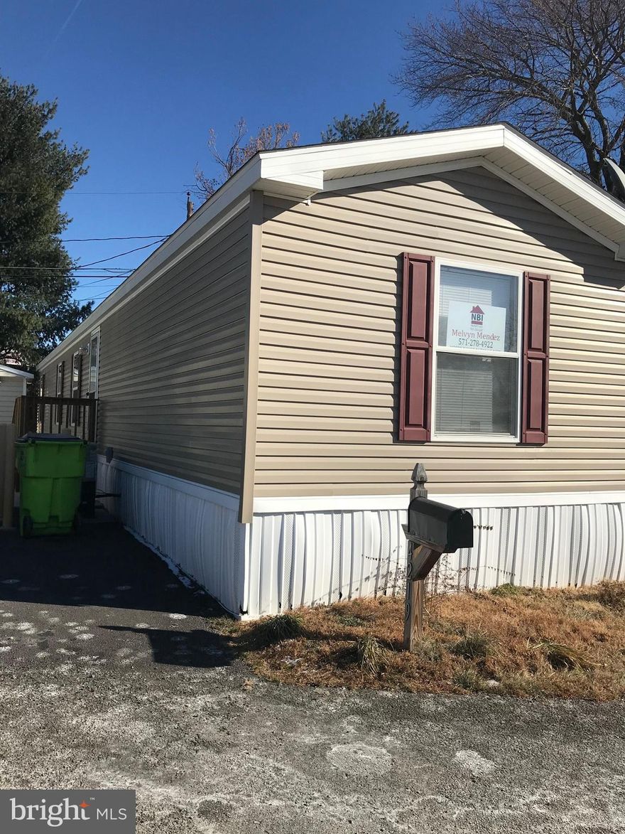 LAST PRICE! DONT MISS OUT! This is one of the newest homes in the community. Well maintained. CASH only. Spacious, carpet, hardwood floors, move-in ready! Call for more information! Purchase is subject to mobile home park approval. Great location, Restaurants, Shopping Center, just minutes to Route 66, Route 123, Route 50, about 25 minutes to Washington DC.