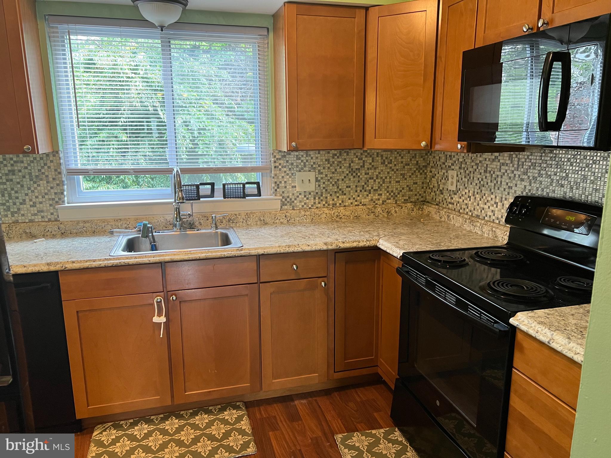 CLOVERLEAF TOWNHOUSES - Residential Lease