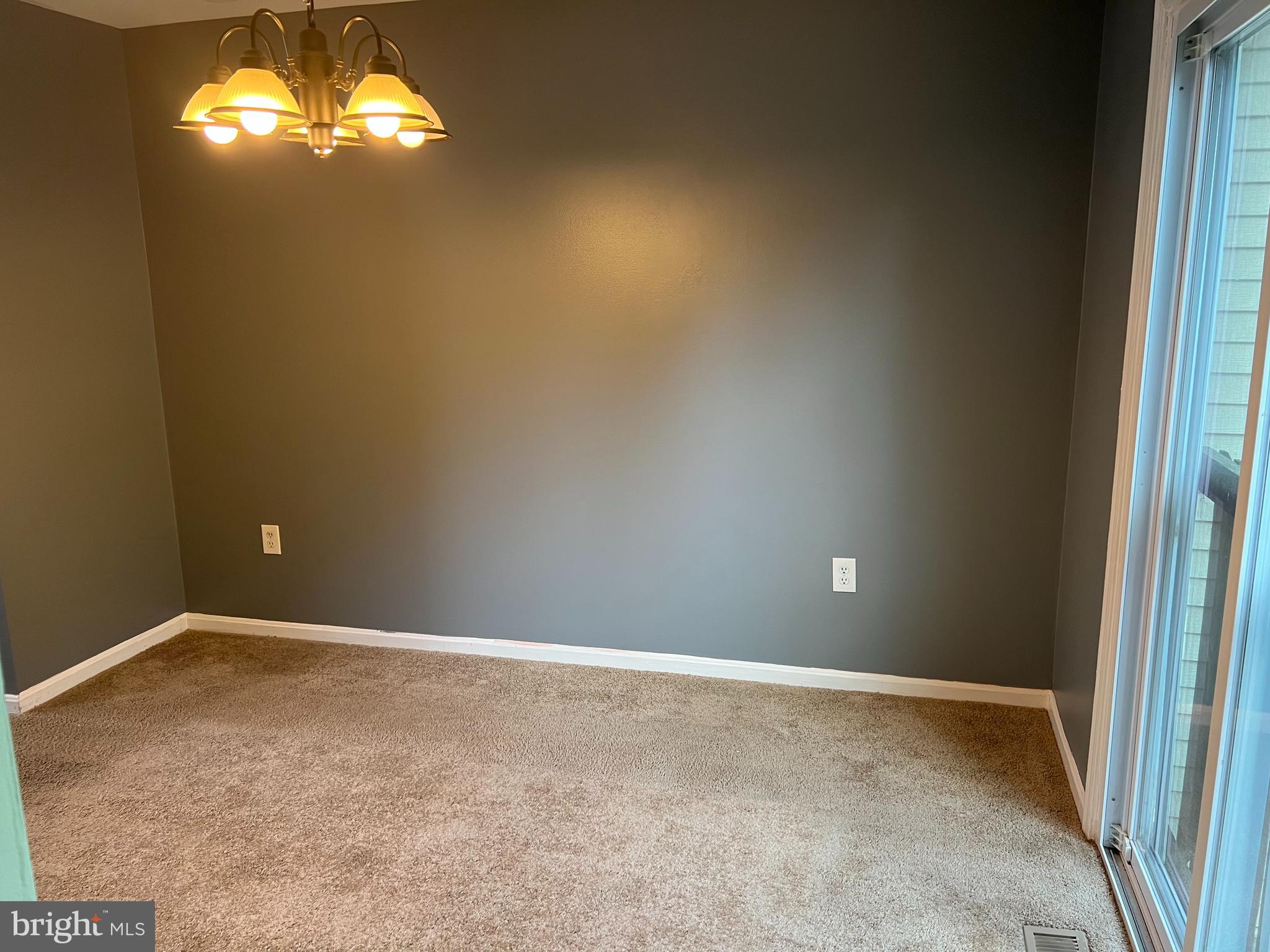 CLOVERLEAF TOWNHOUSES - Residential Lease