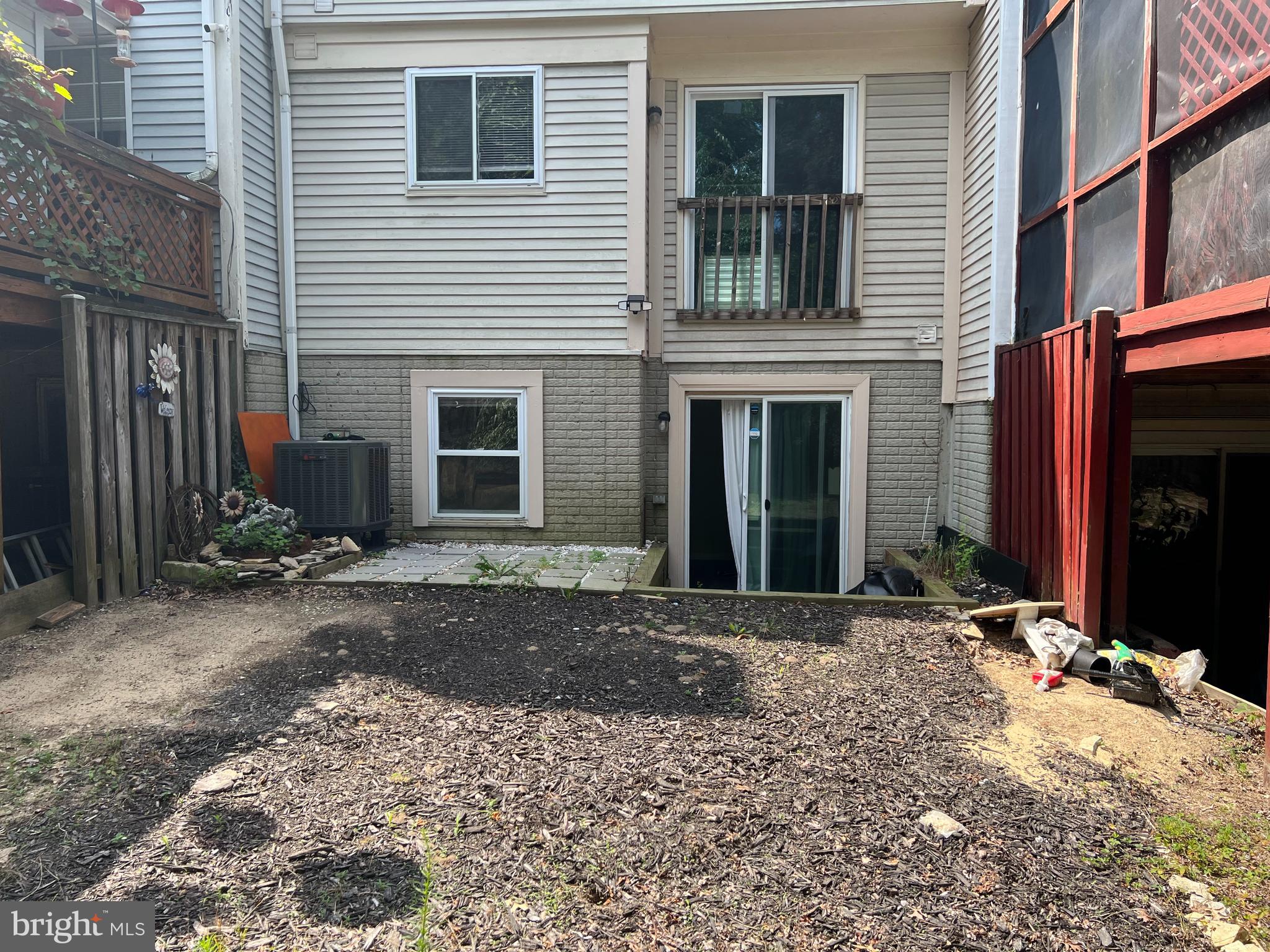 CLOVERLEAF TOWNHOUSES - Residential Lease