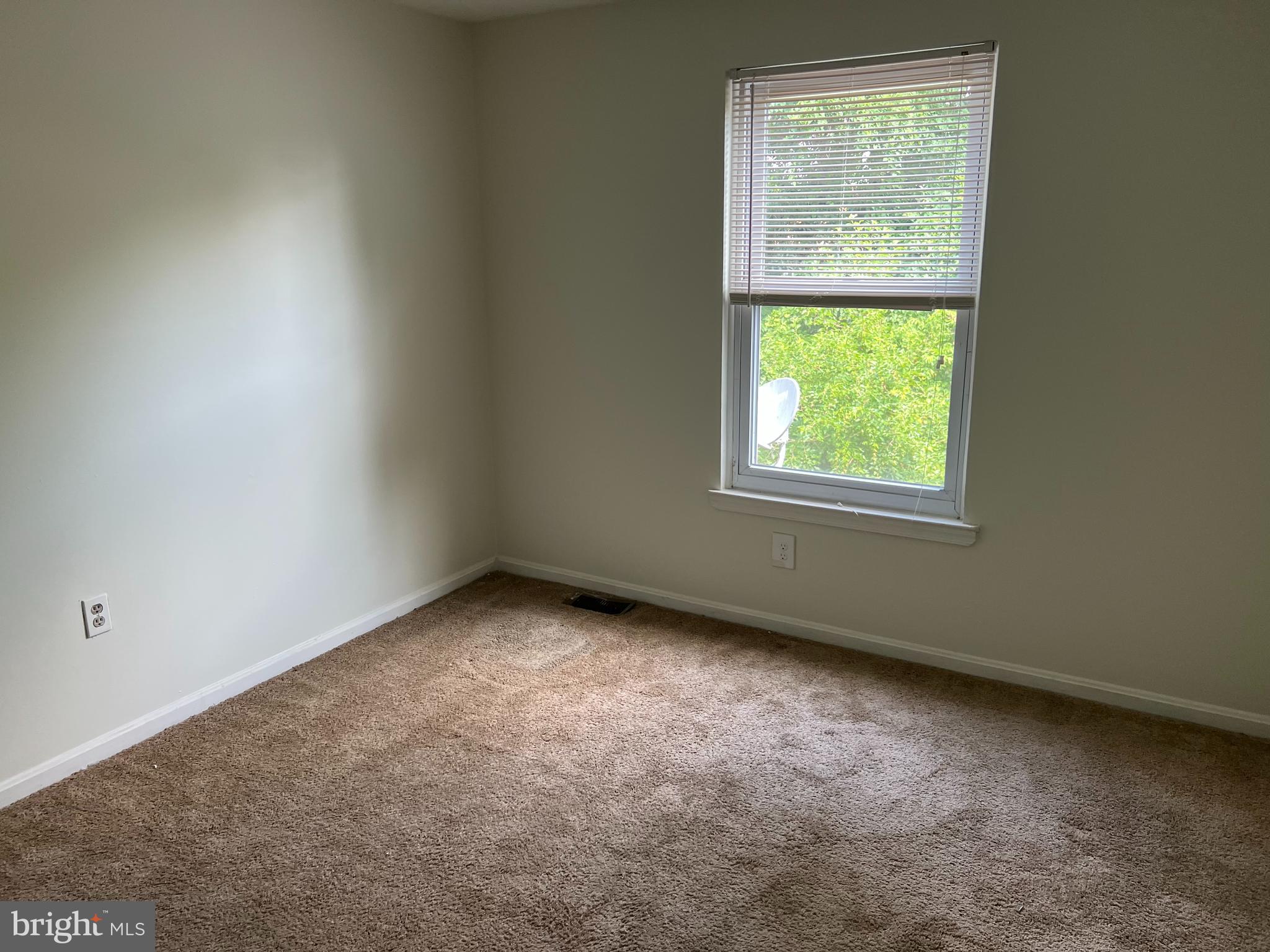 CLOVERLEAF TOWNHOUSES - Residential Lease