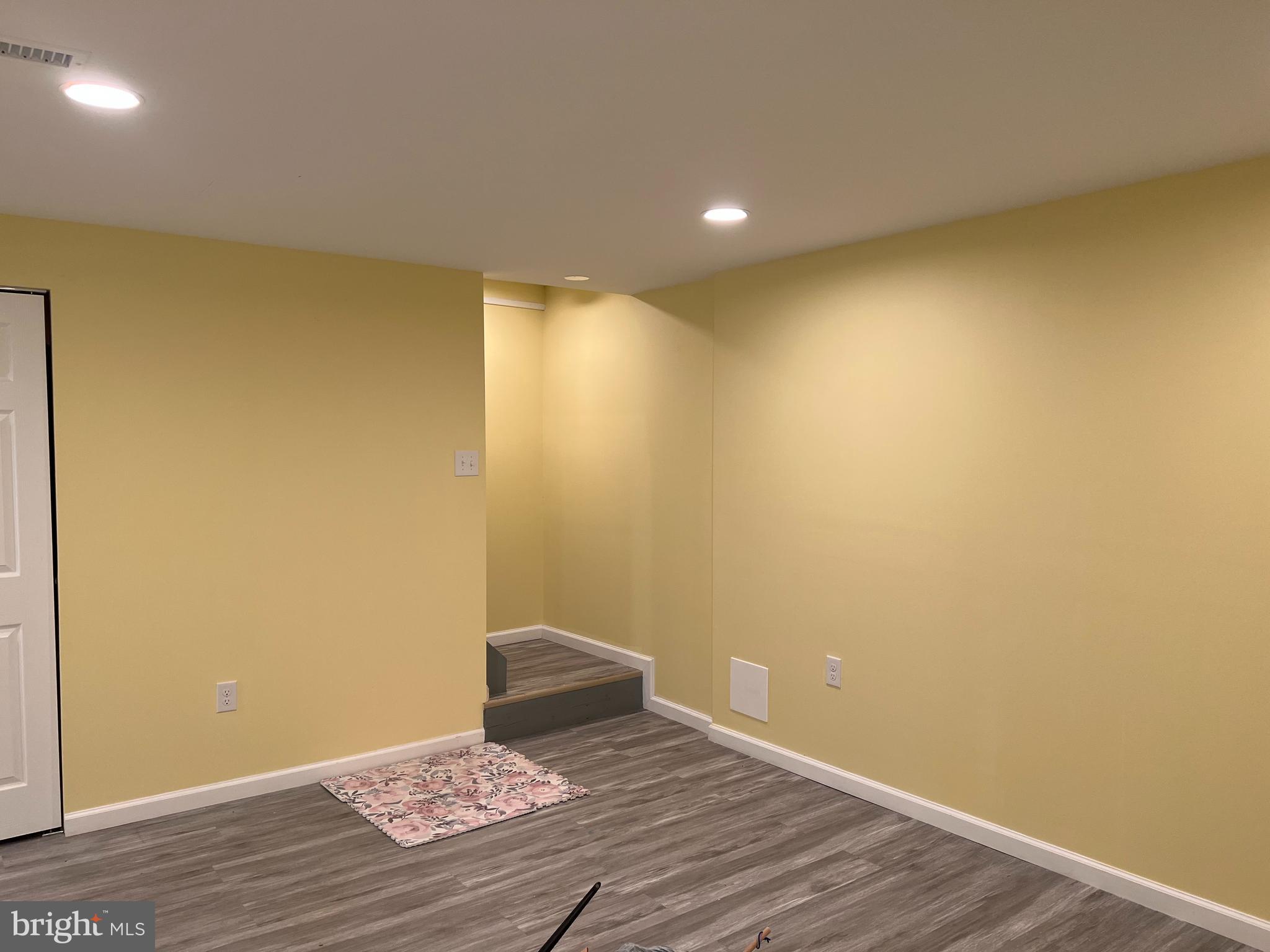 CLOVERLEAF TOWNHOUSES - Residential Lease