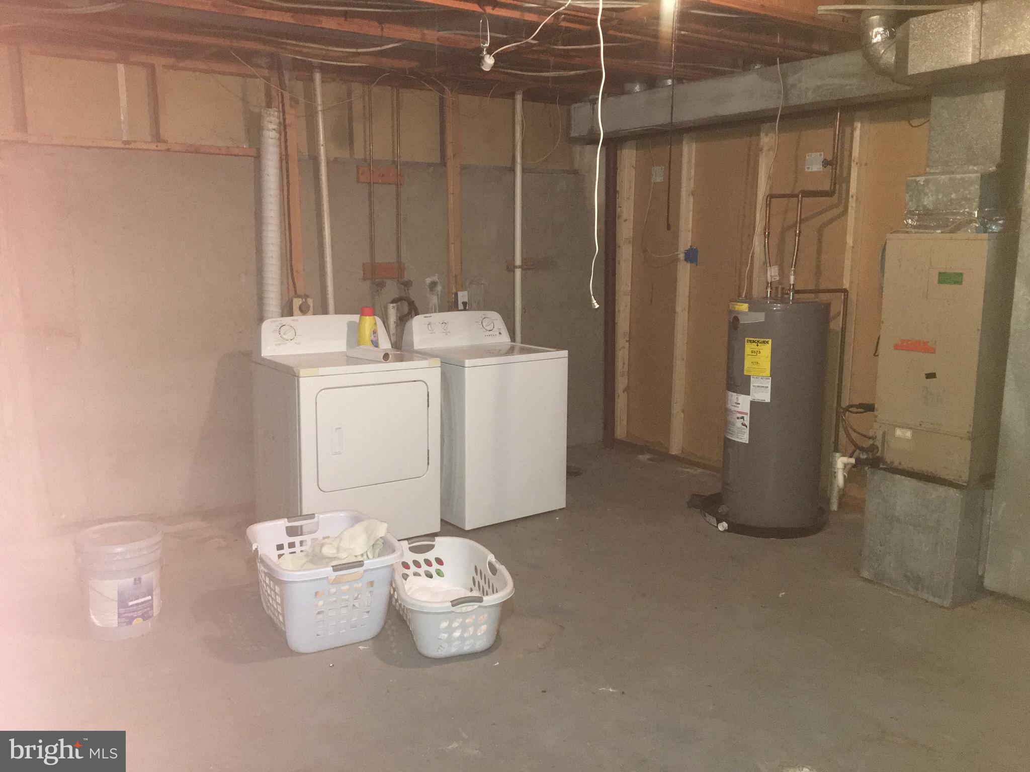 CLOVERLEAF TOWNHOUSES - Residential Lease