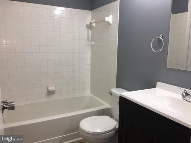 CLOVERLEAF TOWNHOUSES - Residential Lease