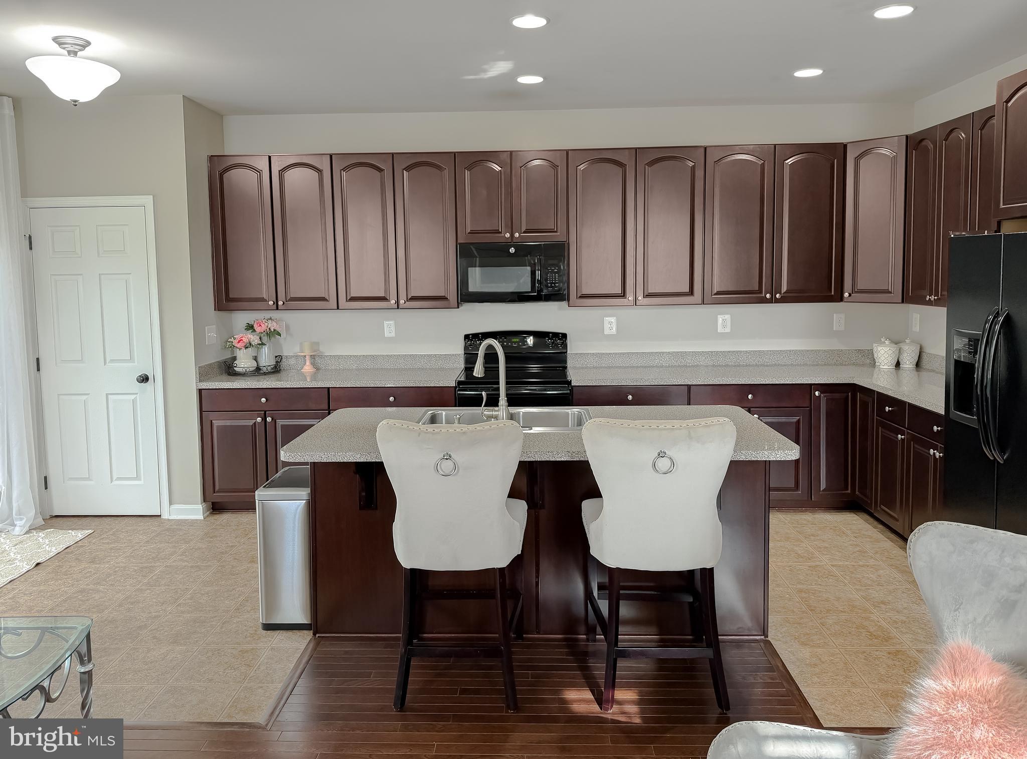 ELIZABETH HILLS - Residential