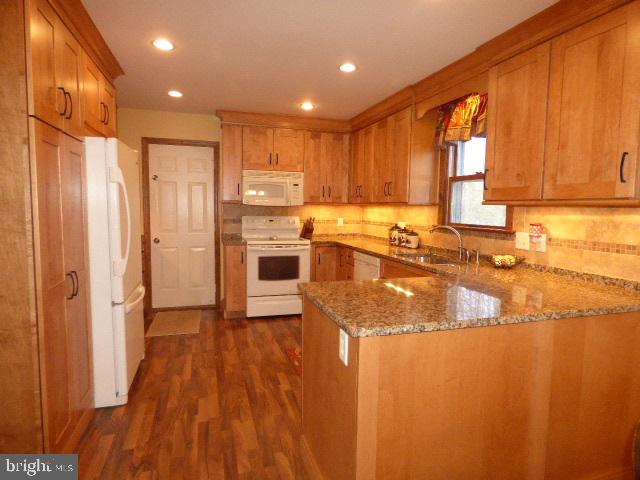 SPRINGETTS OAKS - Residential