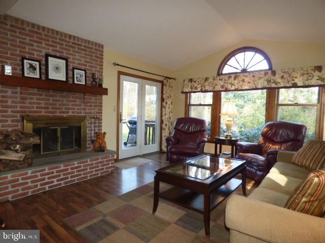 SPRINGETTS OAKS - Residential