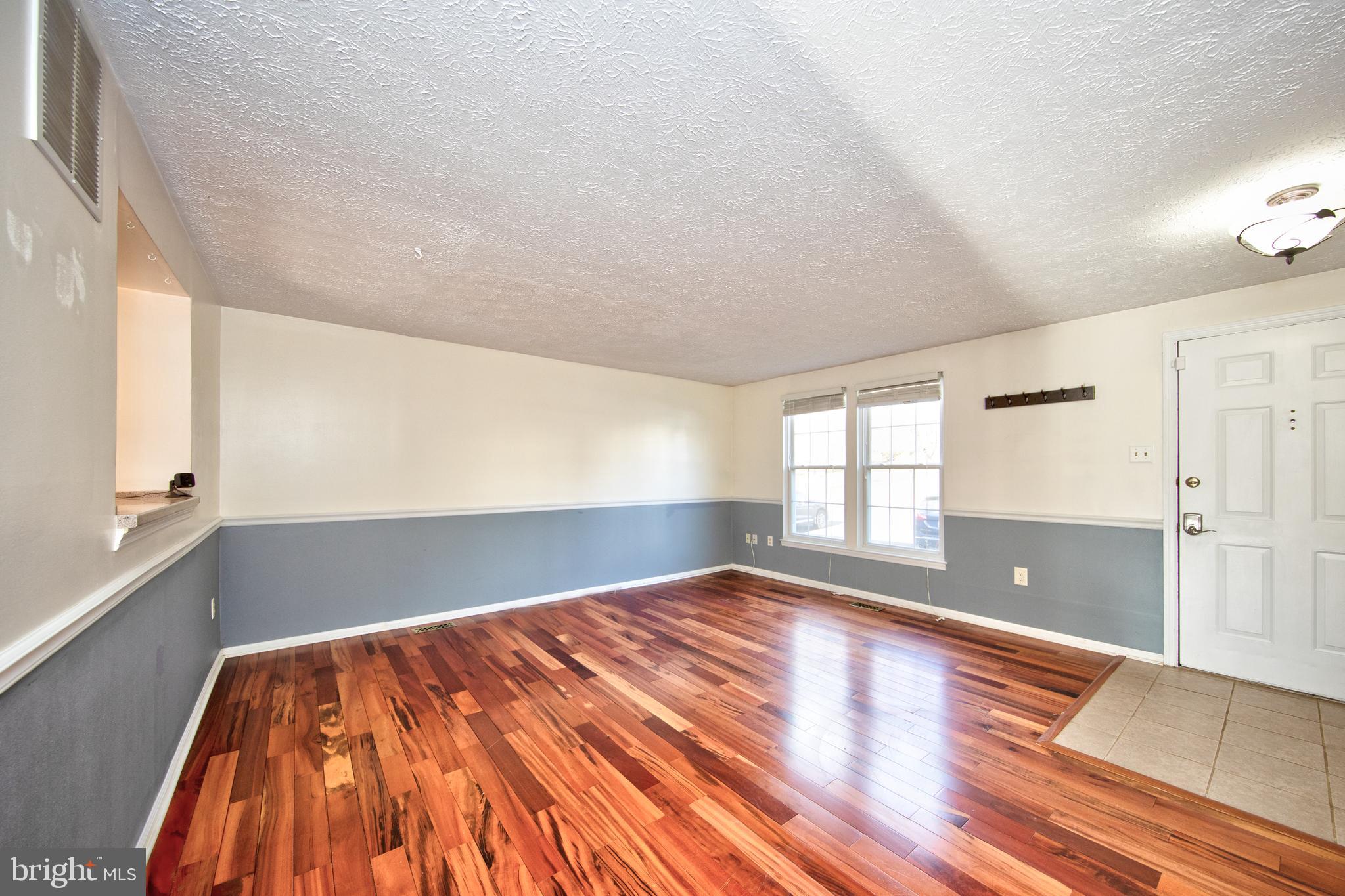 CONSTANT FRIENDSHIP - Residential