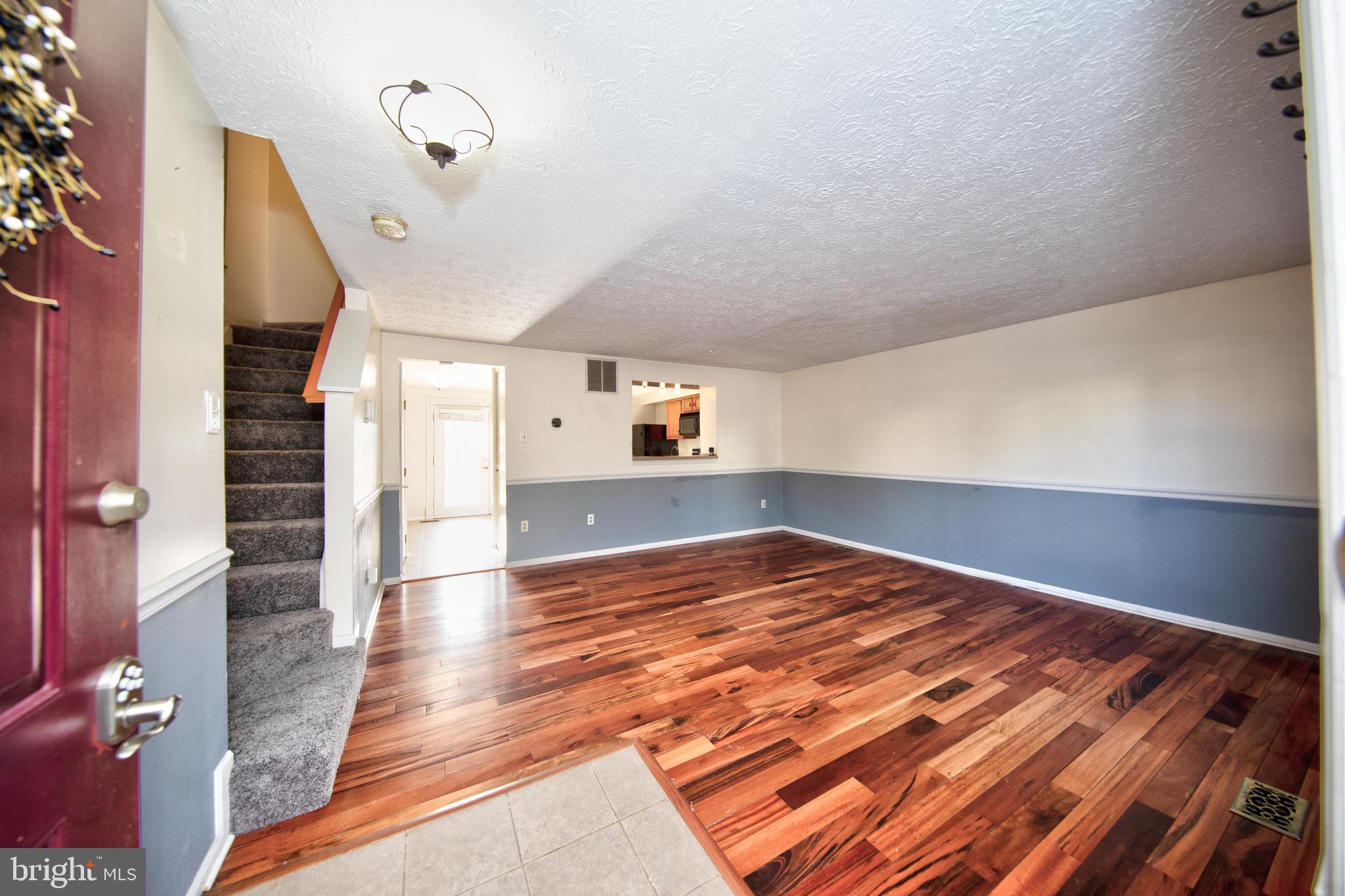 CONSTANT FRIENDSHIP - Residential