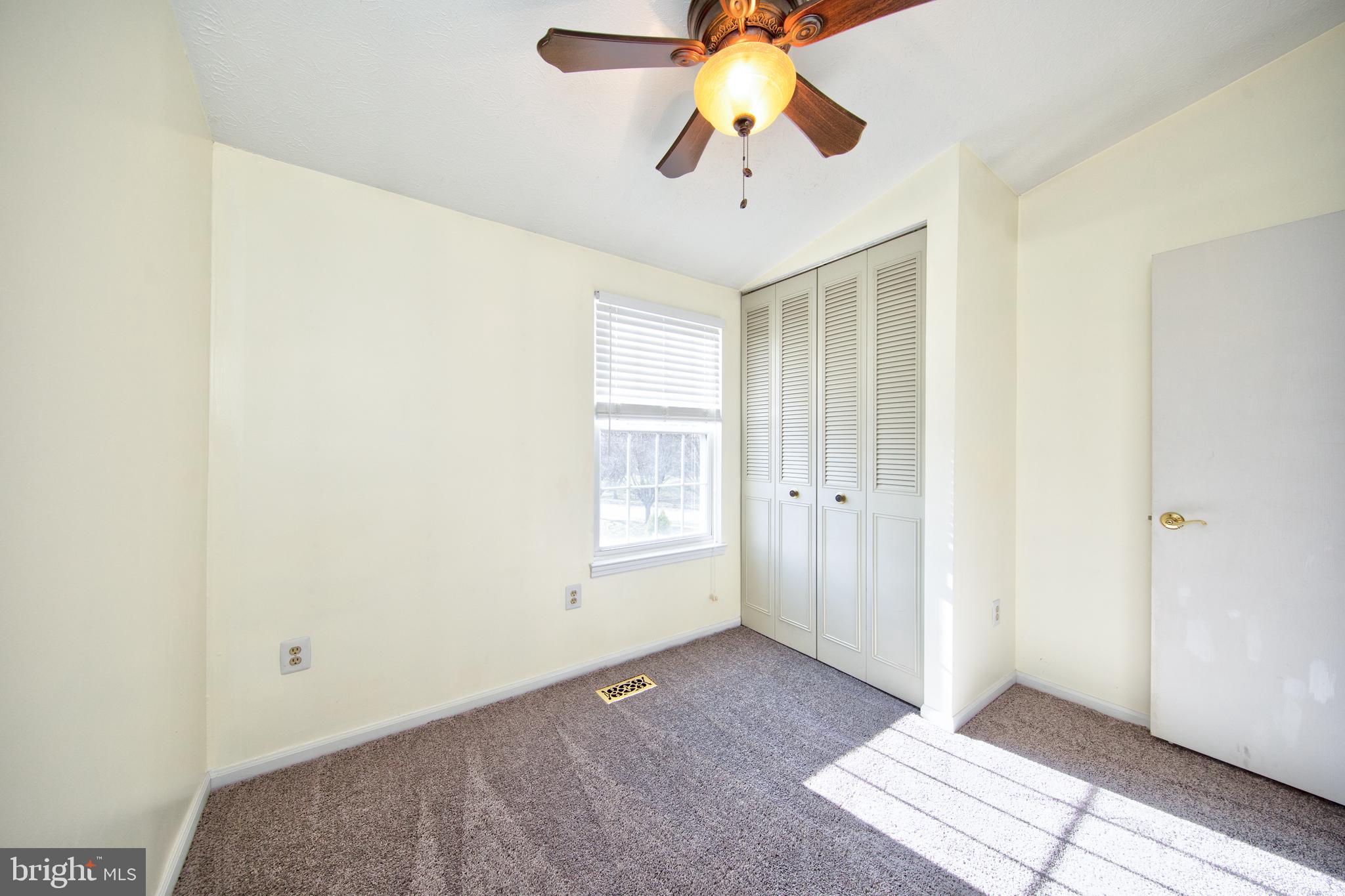 CONSTANT FRIENDSHIP - Residential