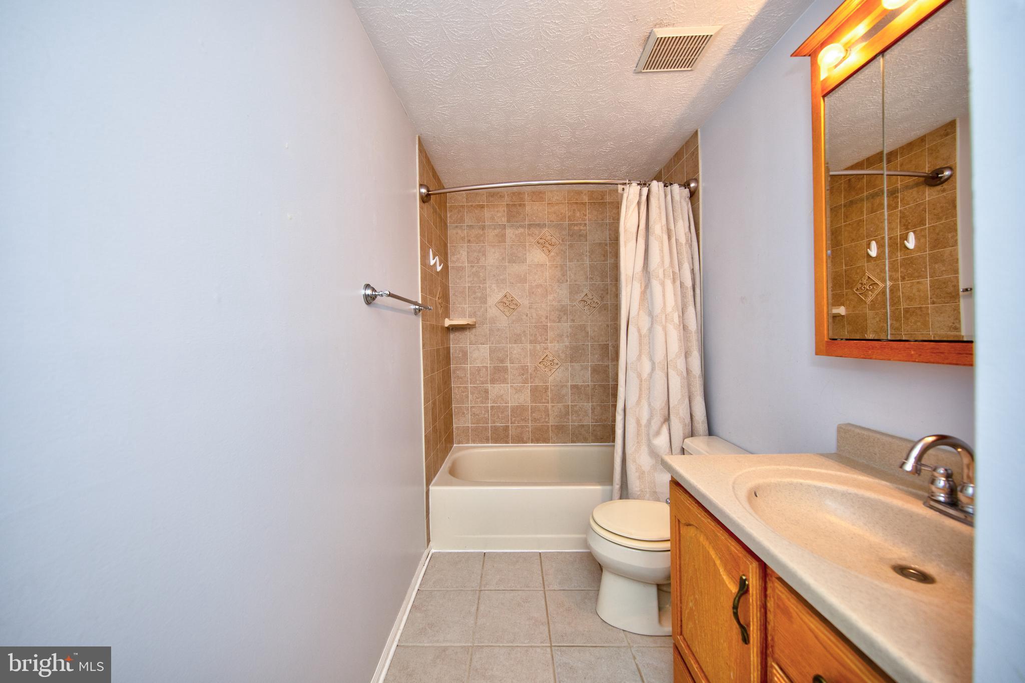 CONSTANT FRIENDSHIP - Residential