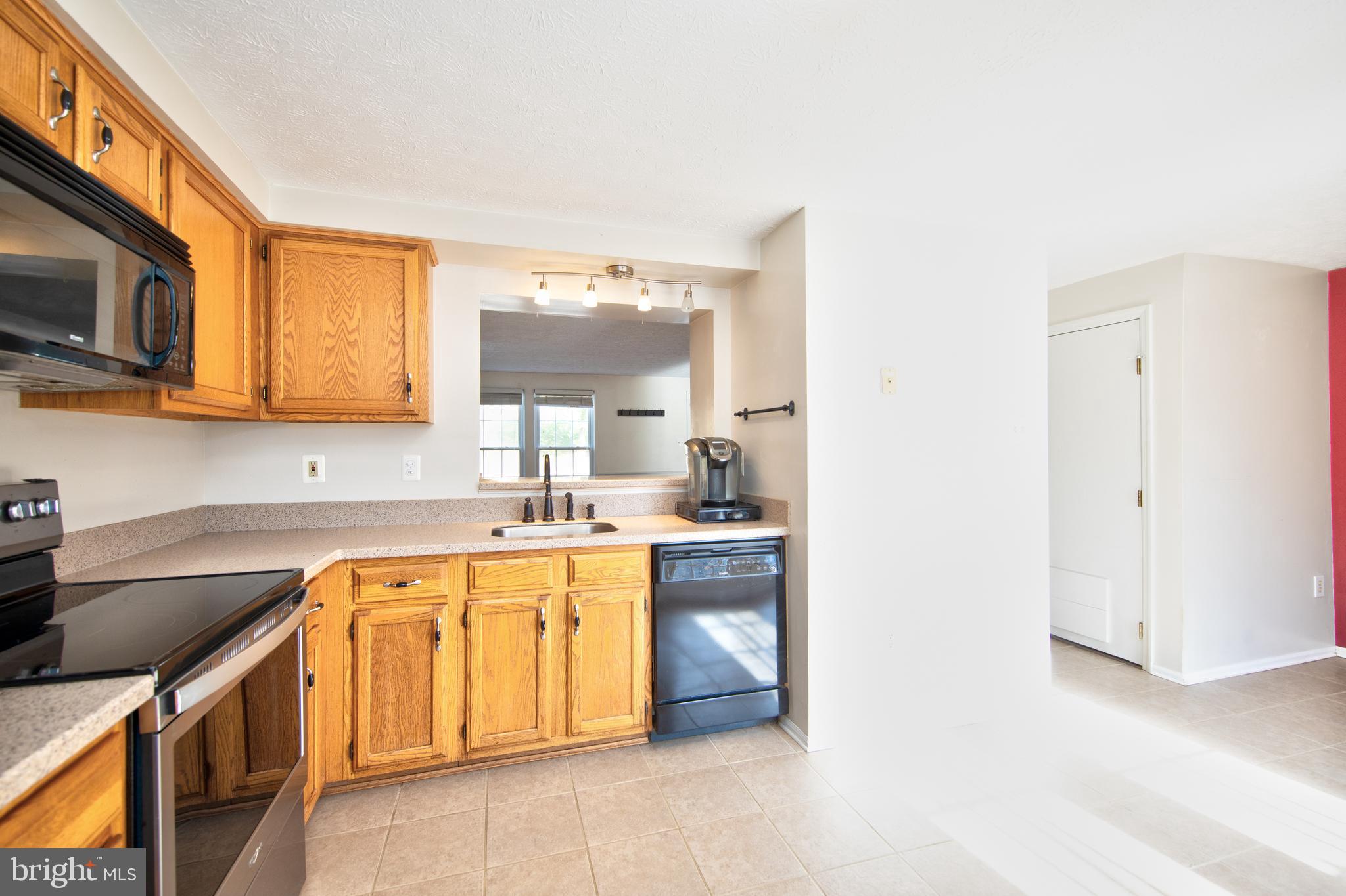 CONSTANT FRIENDSHIP - Residential