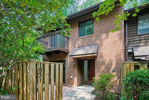 Photo of 1931 Winterport Cluster, RESTON, VA 20191 (MLS # VAFX2325386)