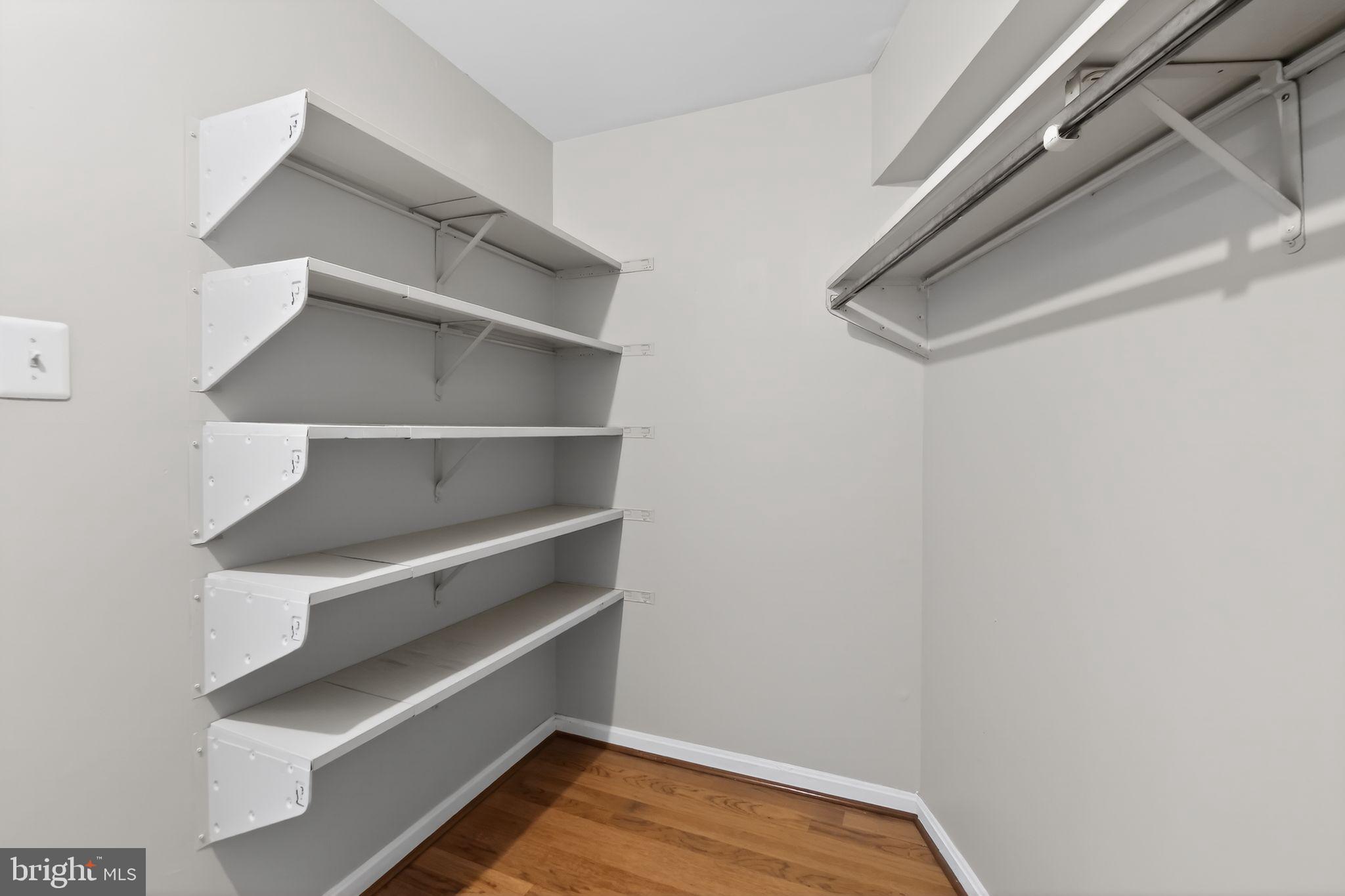 RESTON - Residential