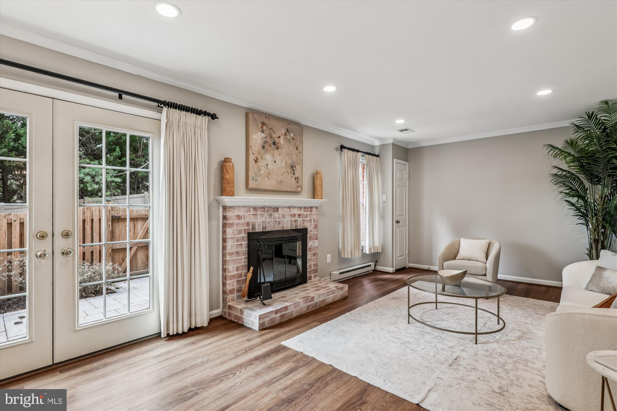 OAKBOROUGH SQUARE - Residential