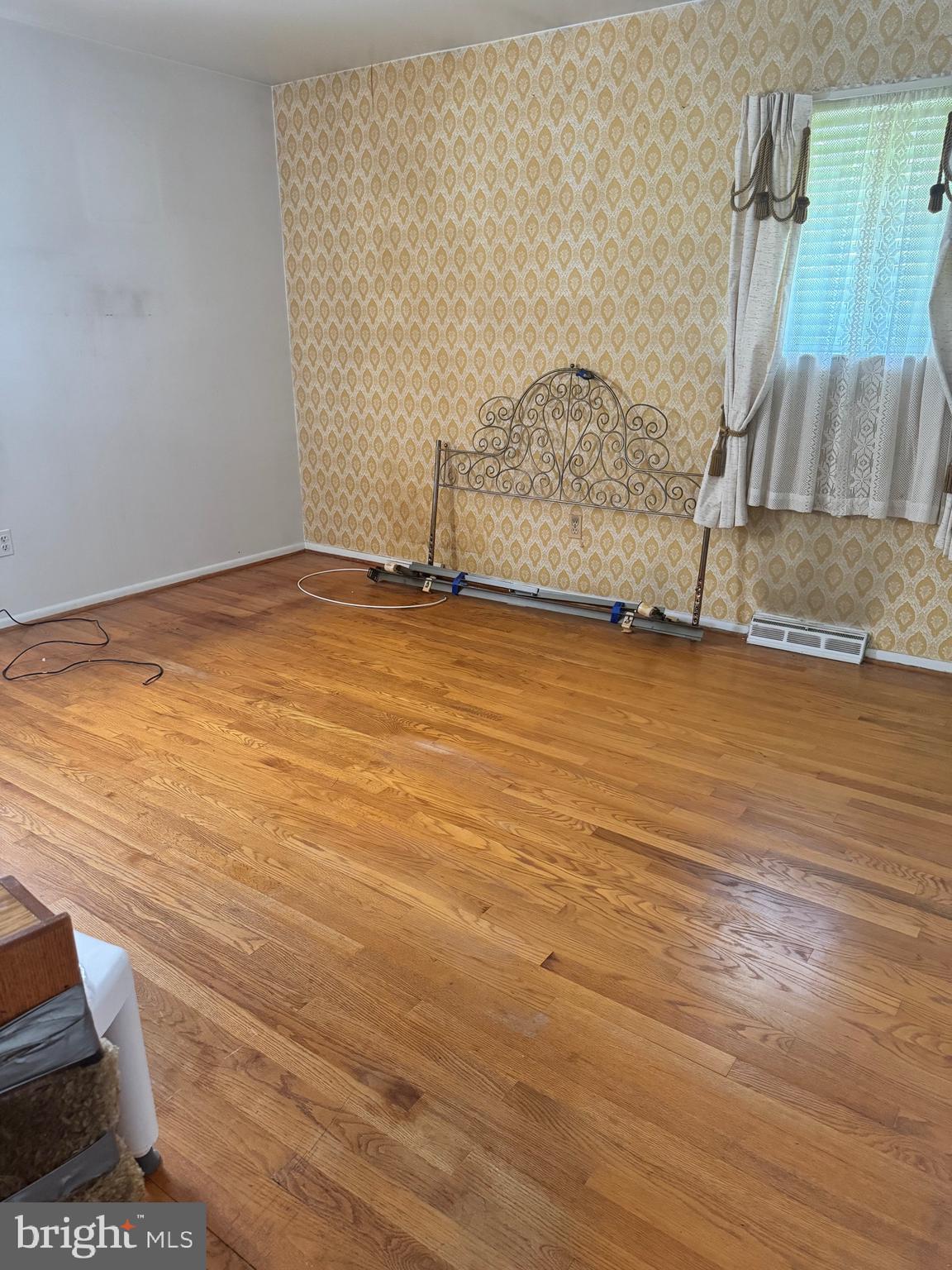 CAPITAL ESTATES - Residential