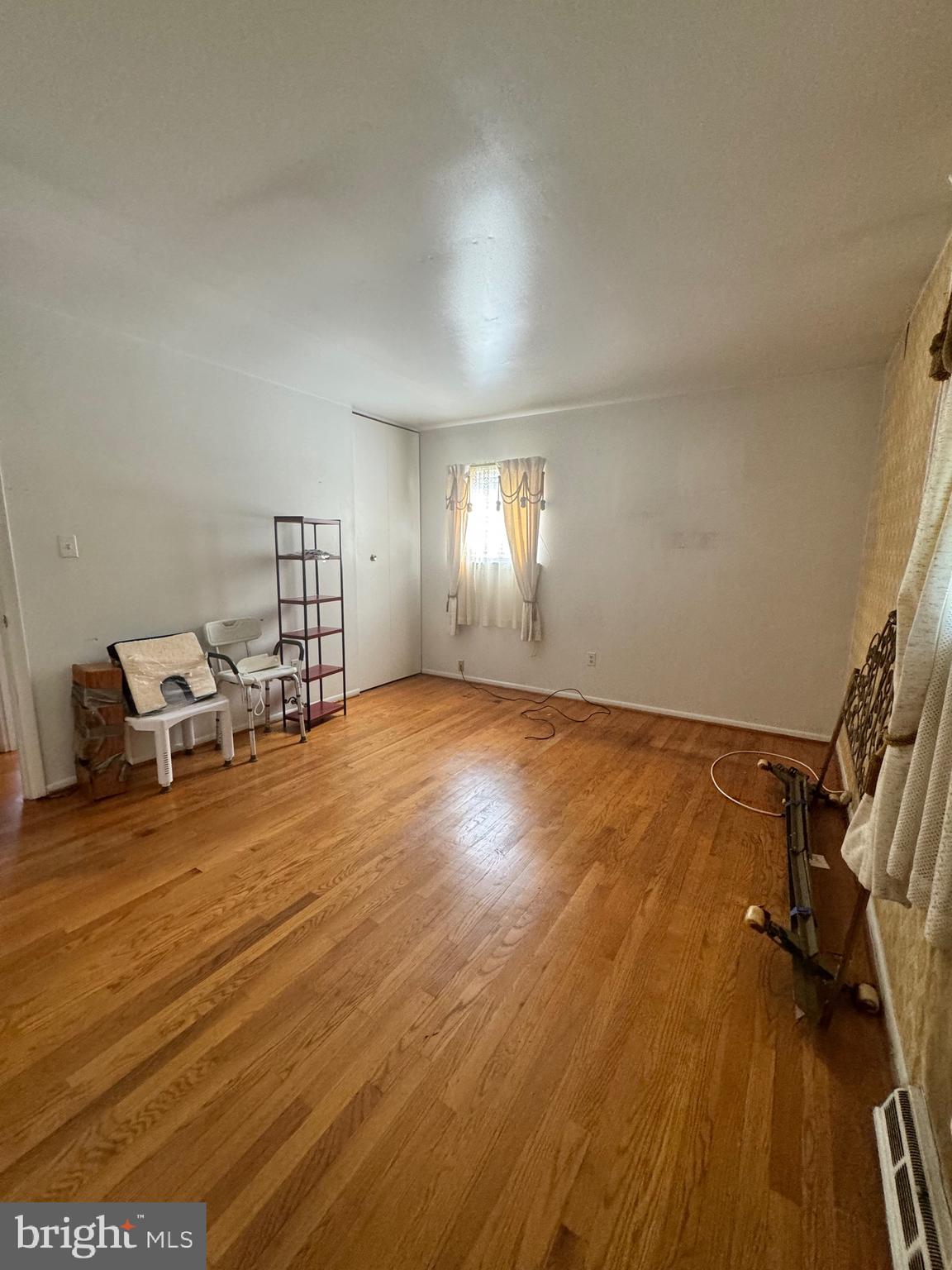 CAPITAL ESTATES - Residential